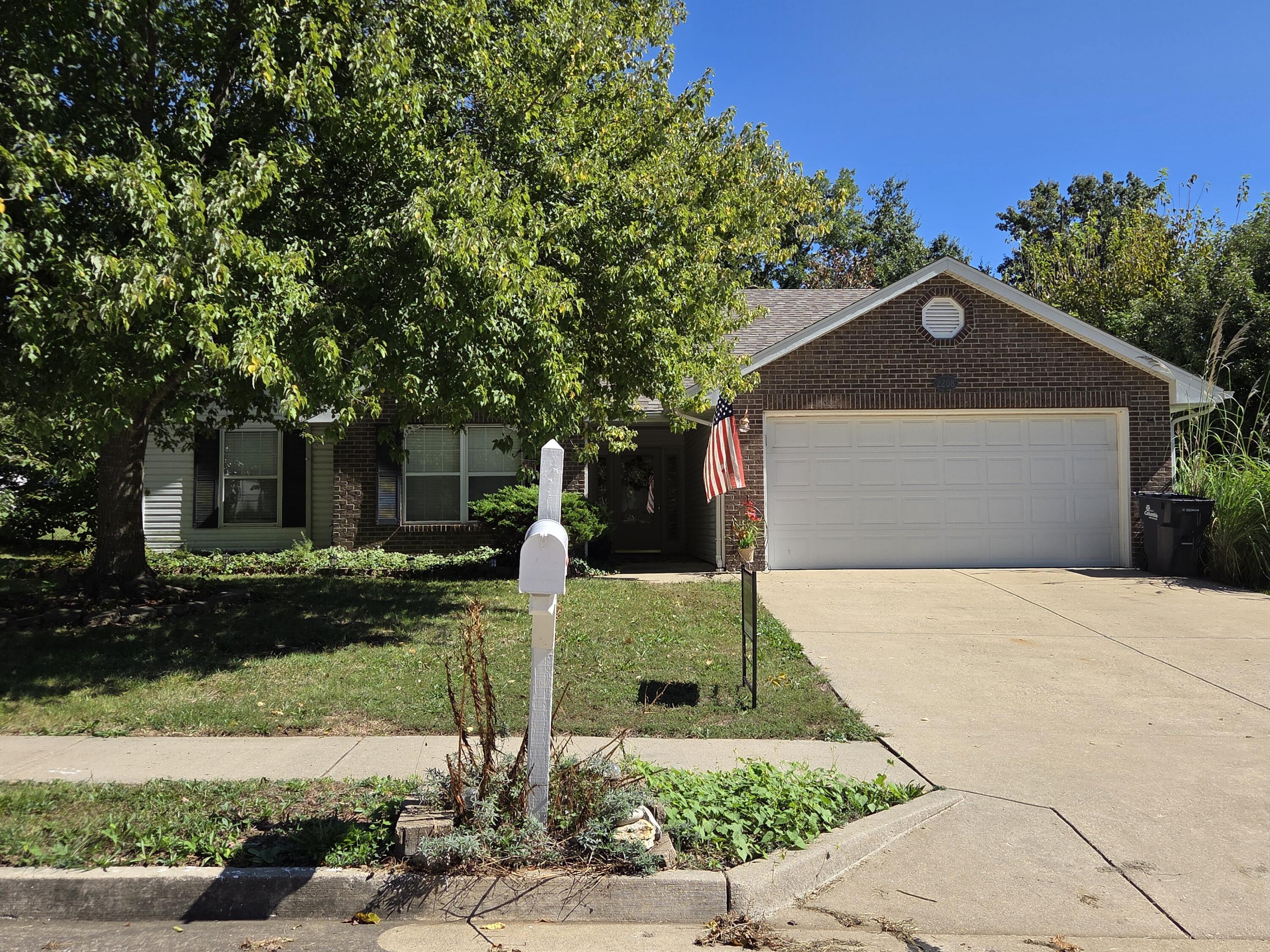 2208 Laclede Dr Property Photo 1