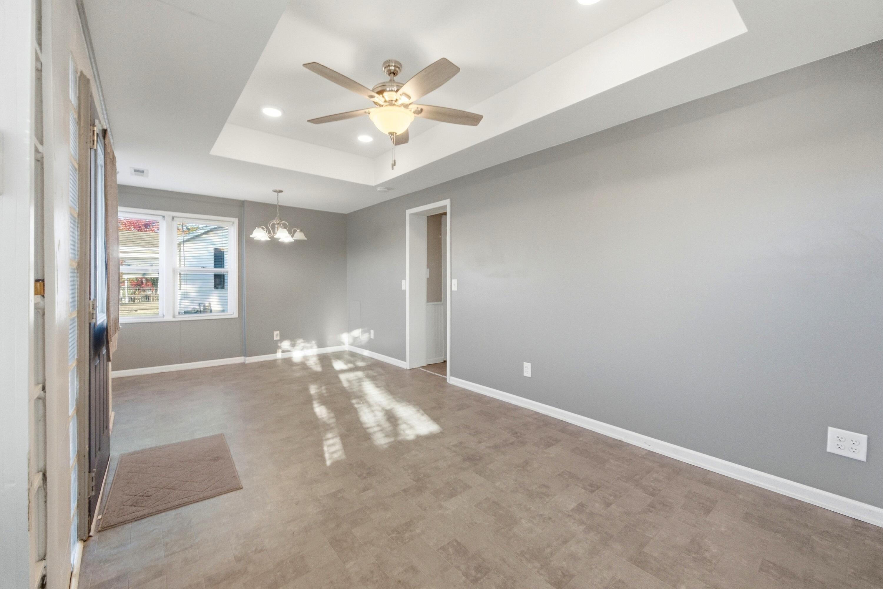 103 W Chestnut St Property Photo 5