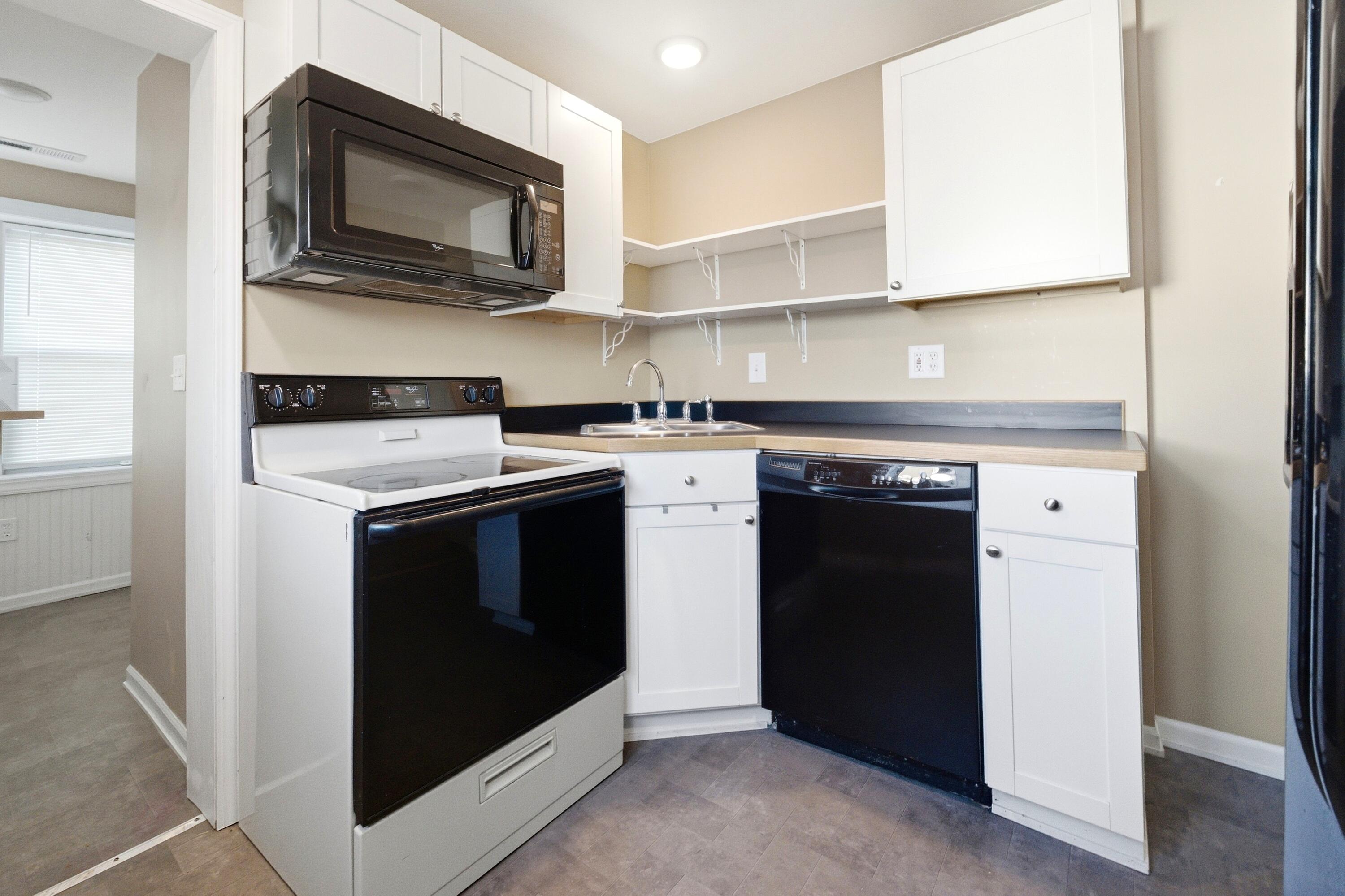 103 W Chestnut St Property Photo 8