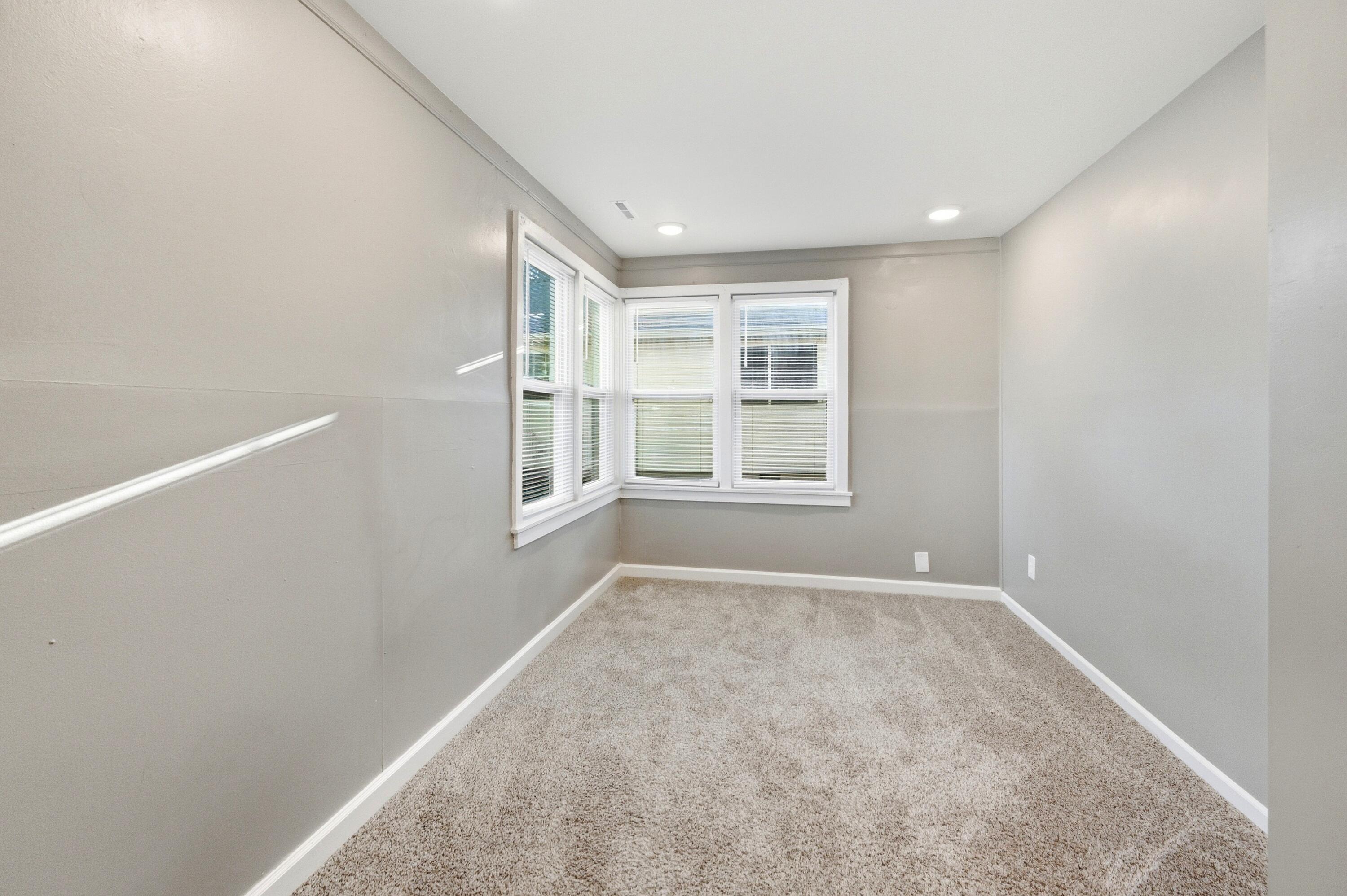 103 W Chestnut St Property Photo 11