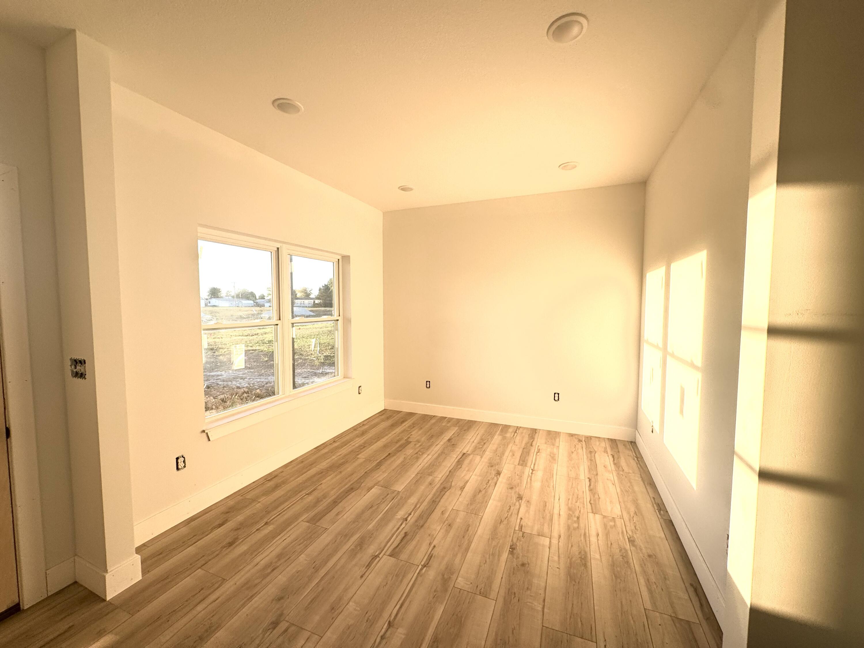 14 W Larry's Ln Property Photo 5