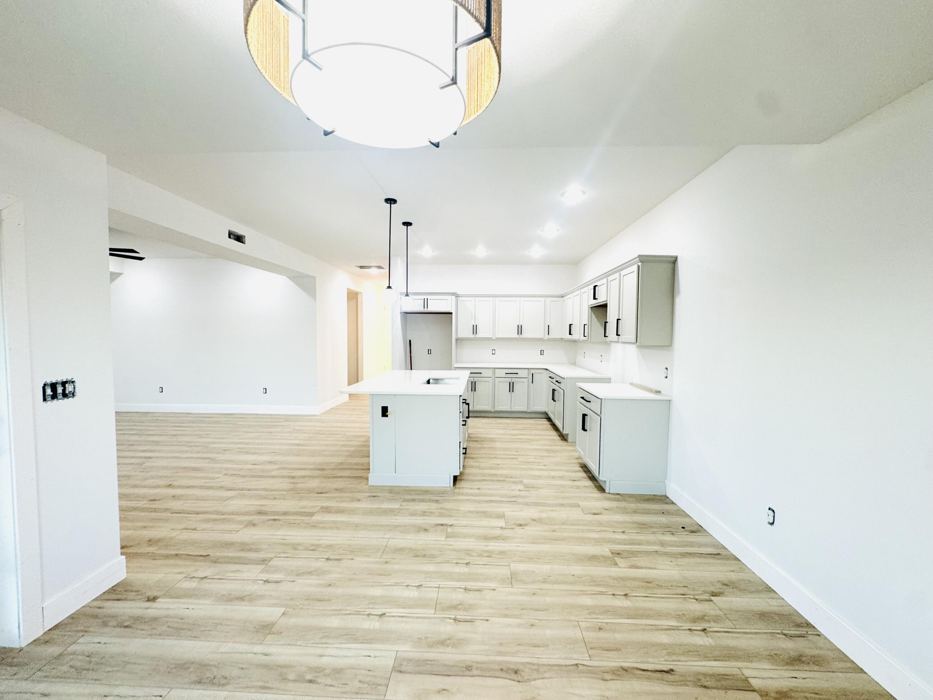 14 W Larry's Ln Property Photo 6