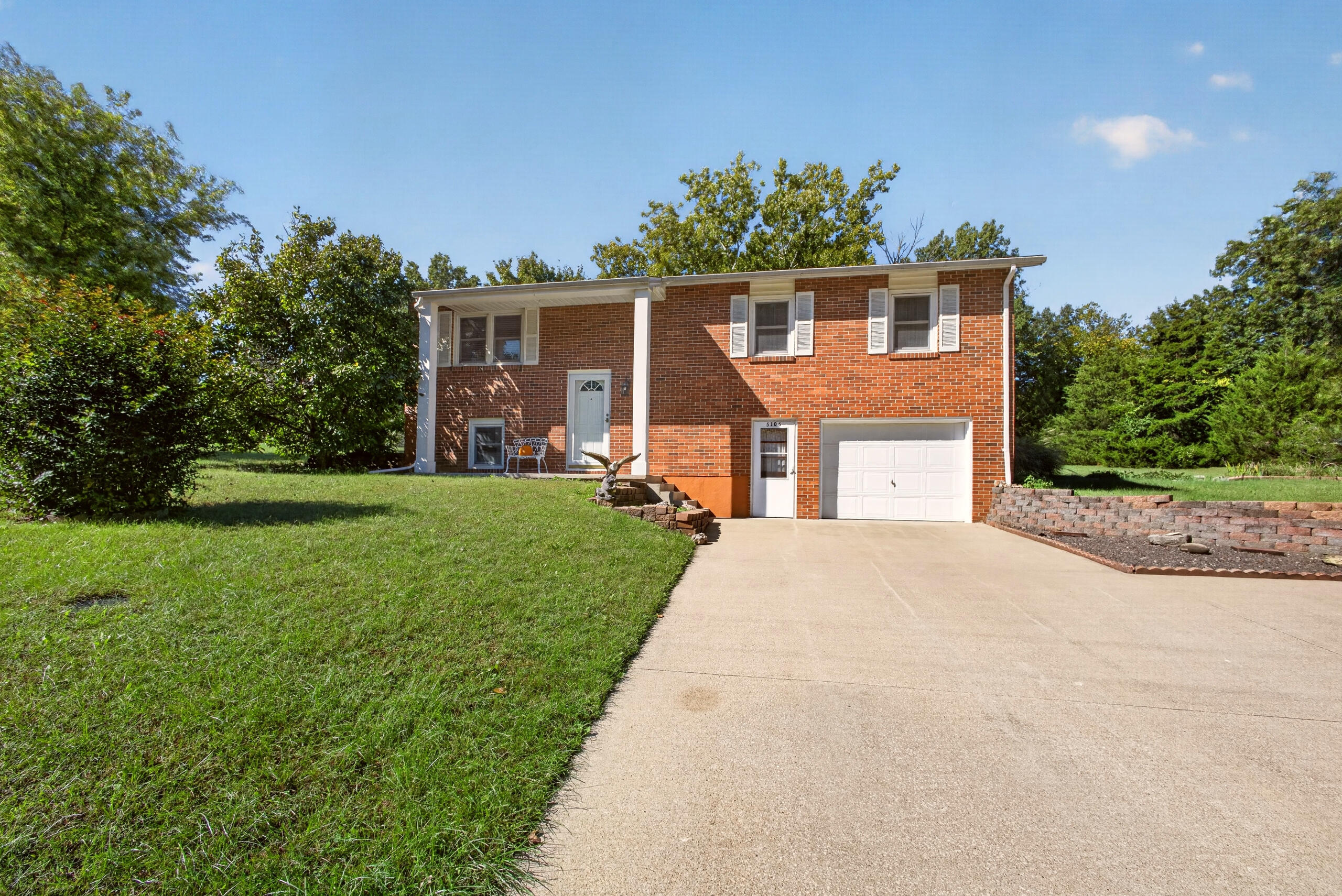 5105 N Douglas Dr Property Photo 1