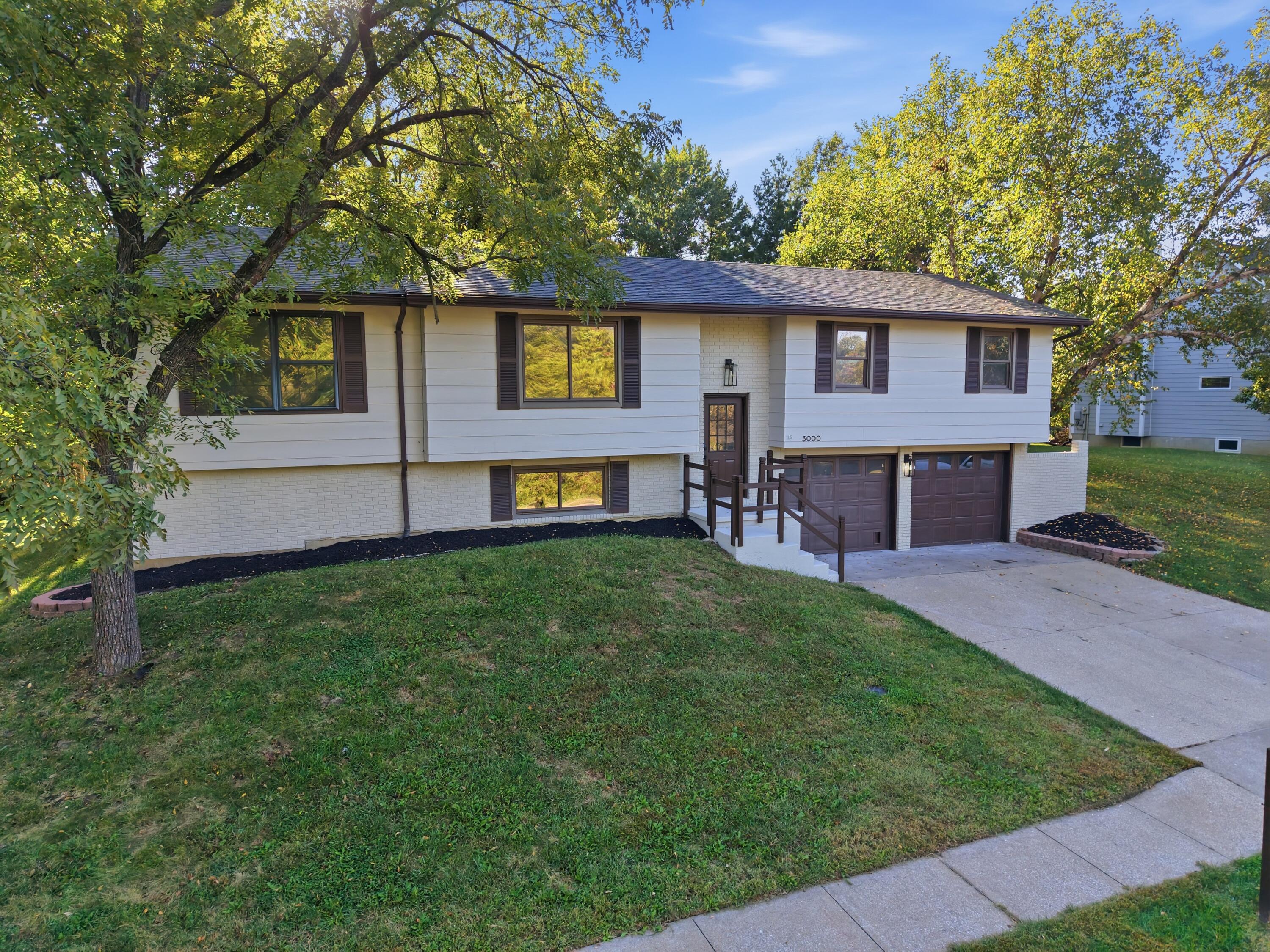3000 GREENBRIAR DR