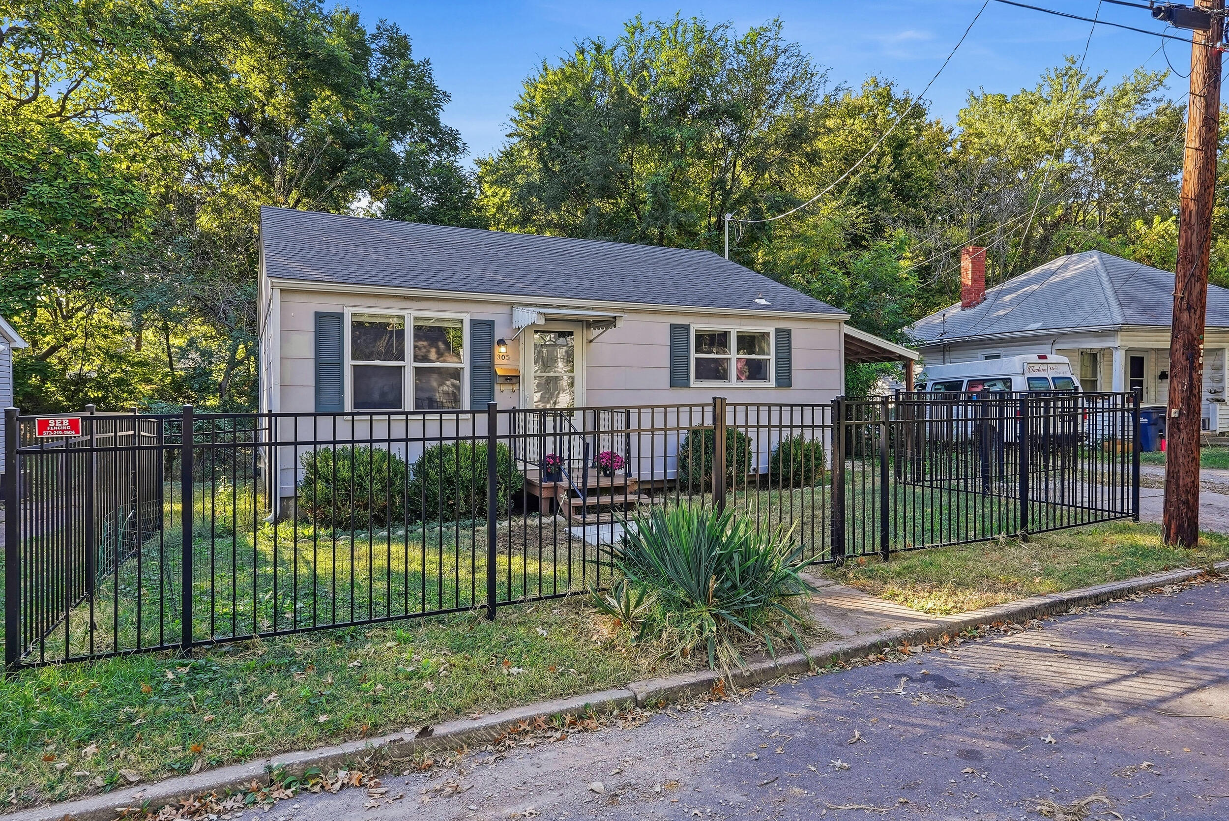 305 Hirth Ave Property Photo 4