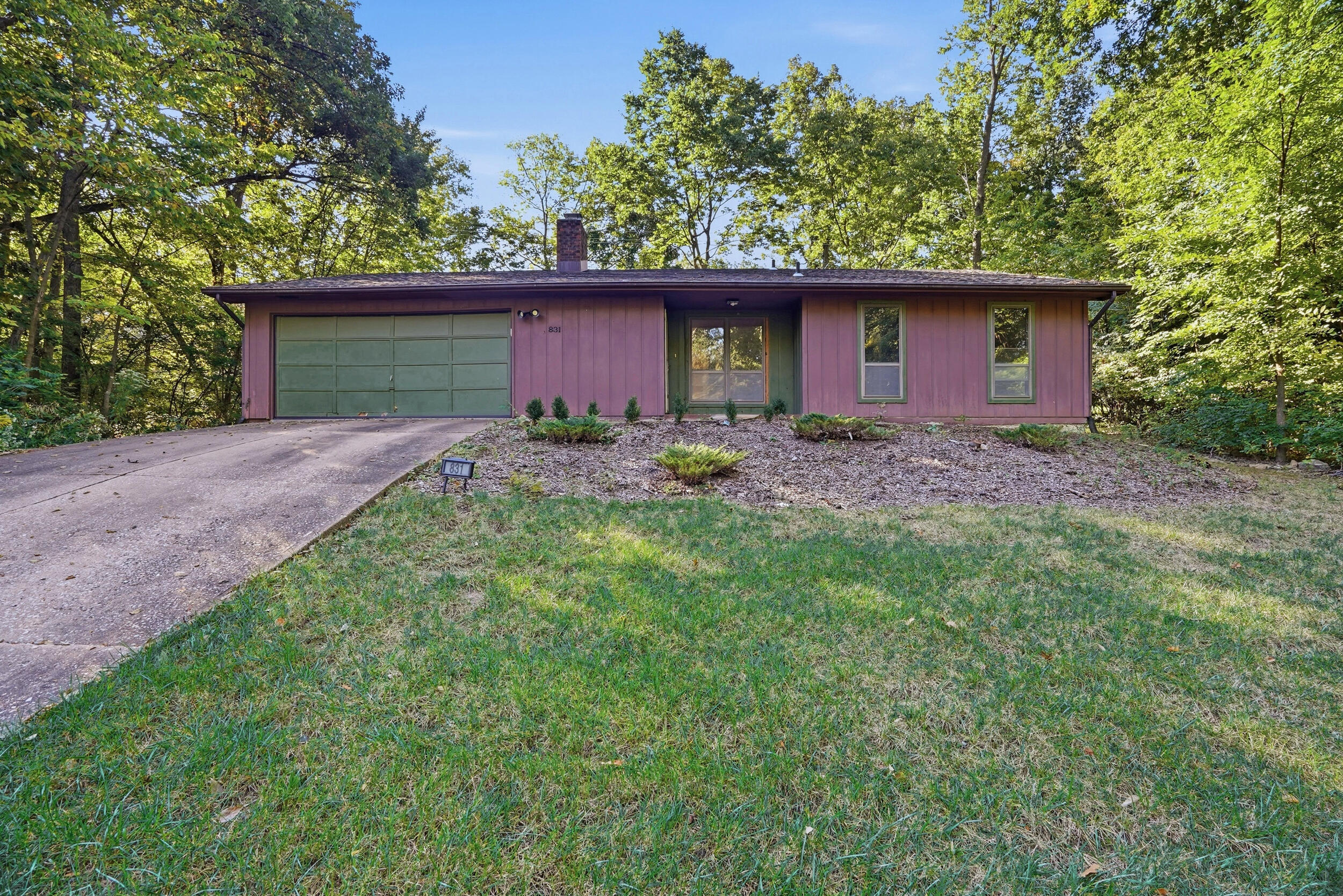 831 Oak Lawn Dr Property Photo 1
