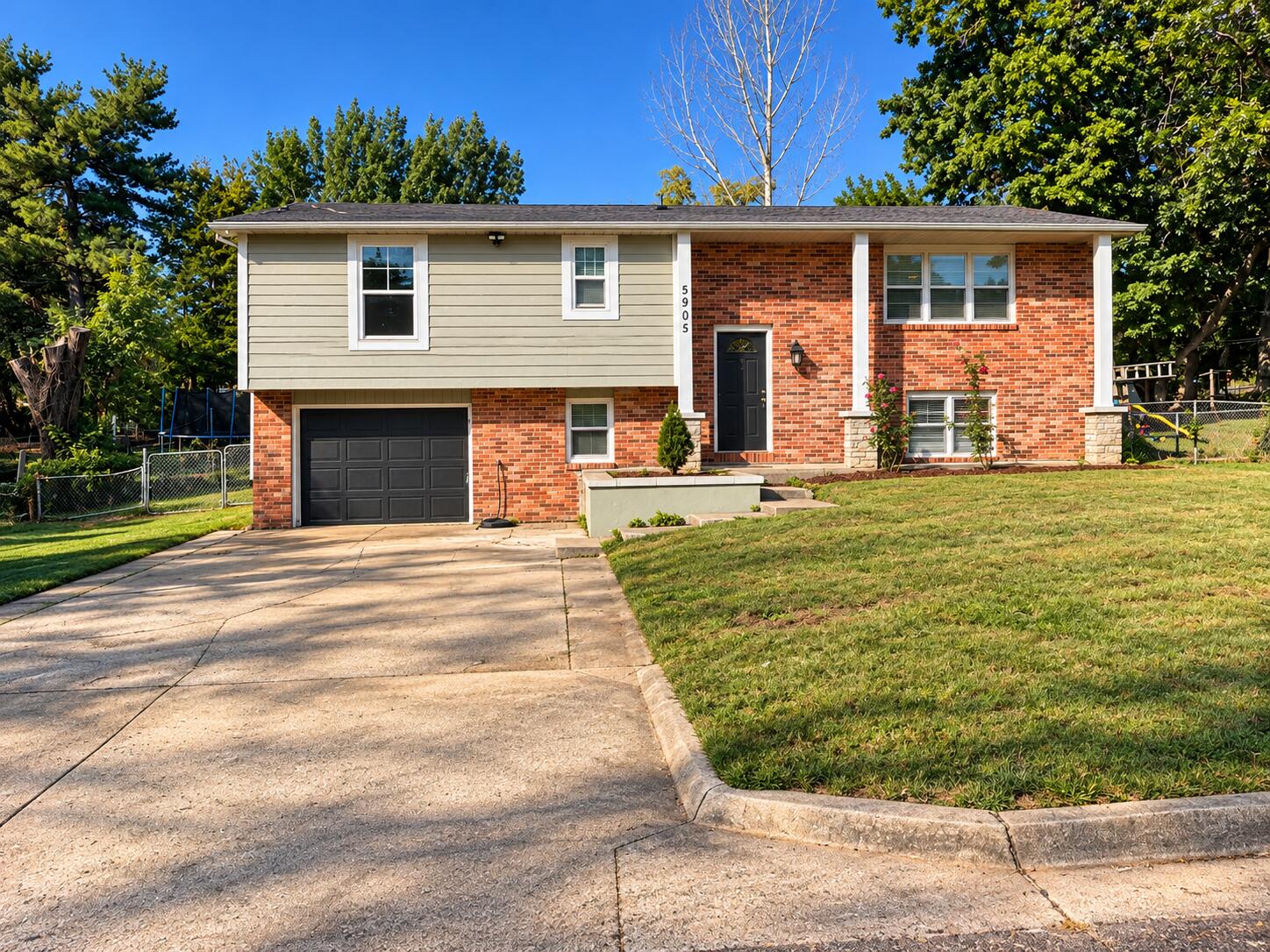 5905 N Kent Dr Property Photo 1