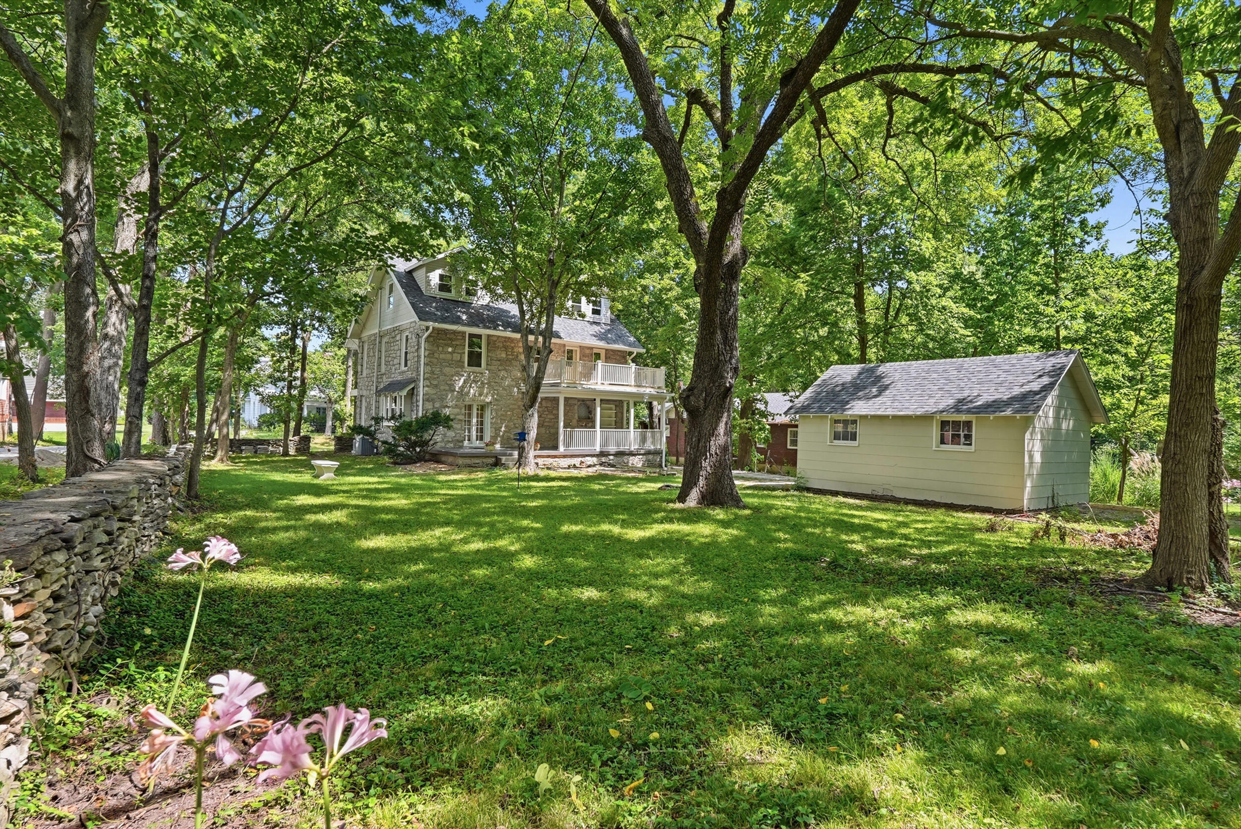 211 Westwood Ave Property Photo 1
