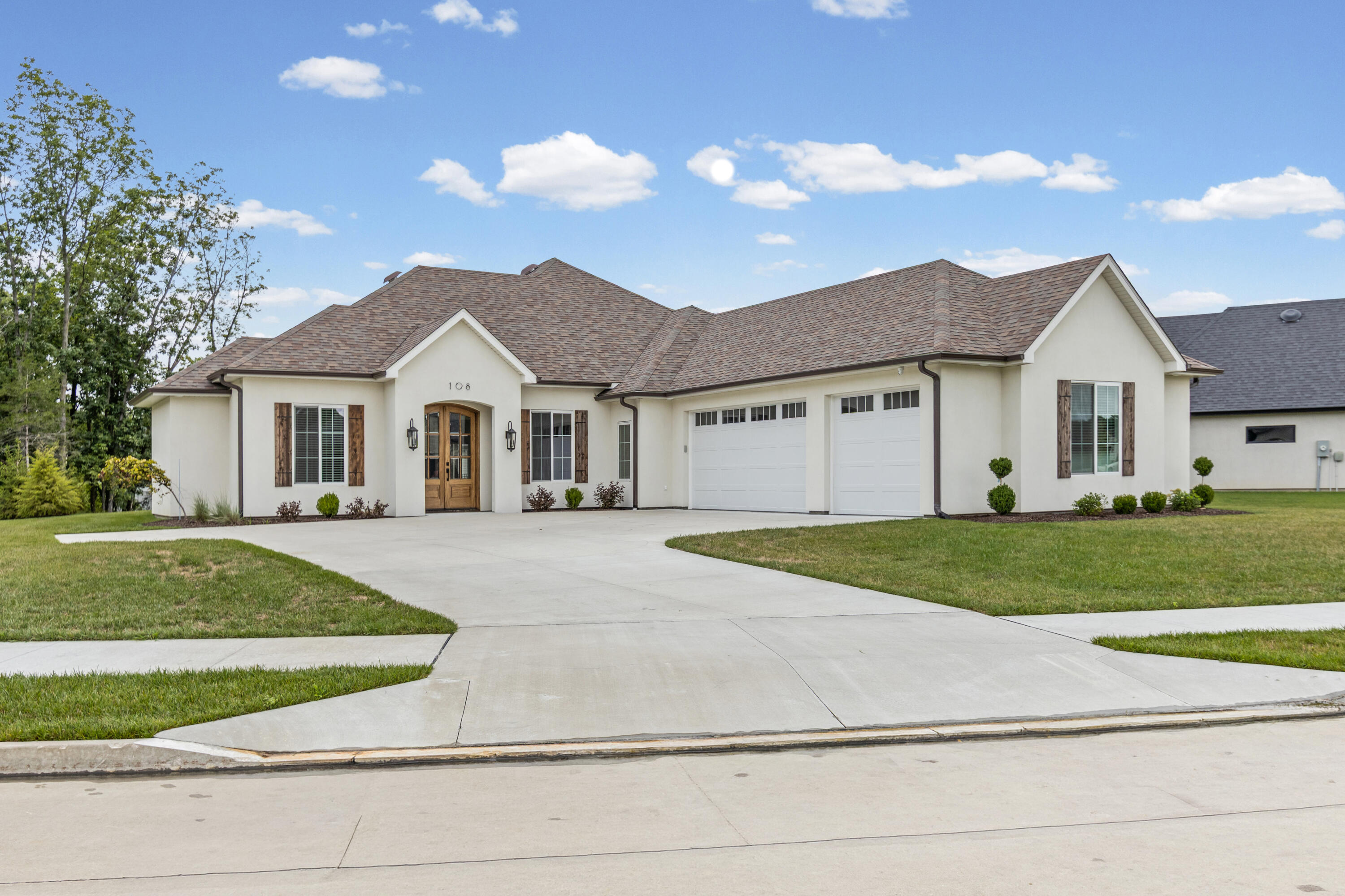 108 Walton Heath Ct Property Photo 1