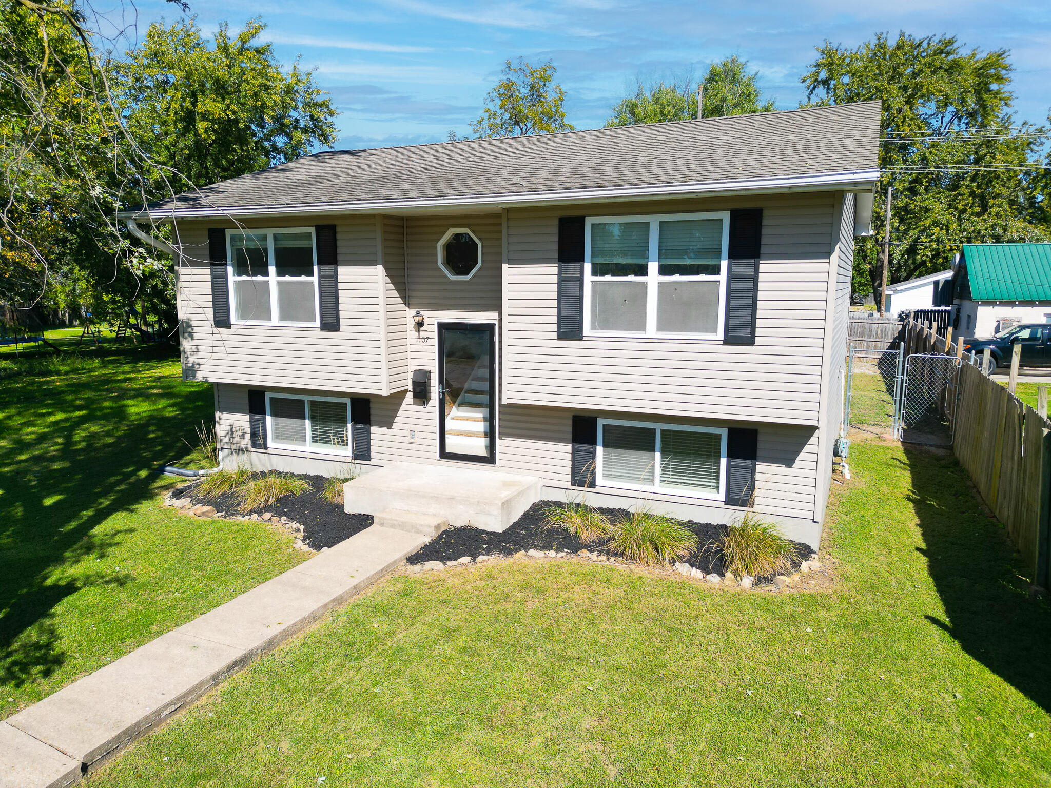 1107 Henry St Property Photo 1