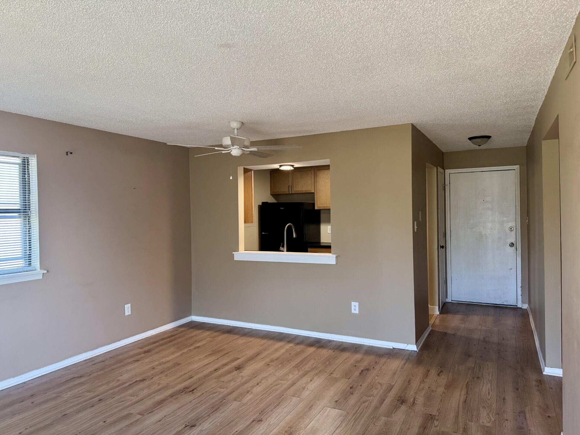 7 Diego Ct Apt B Property Photo 4