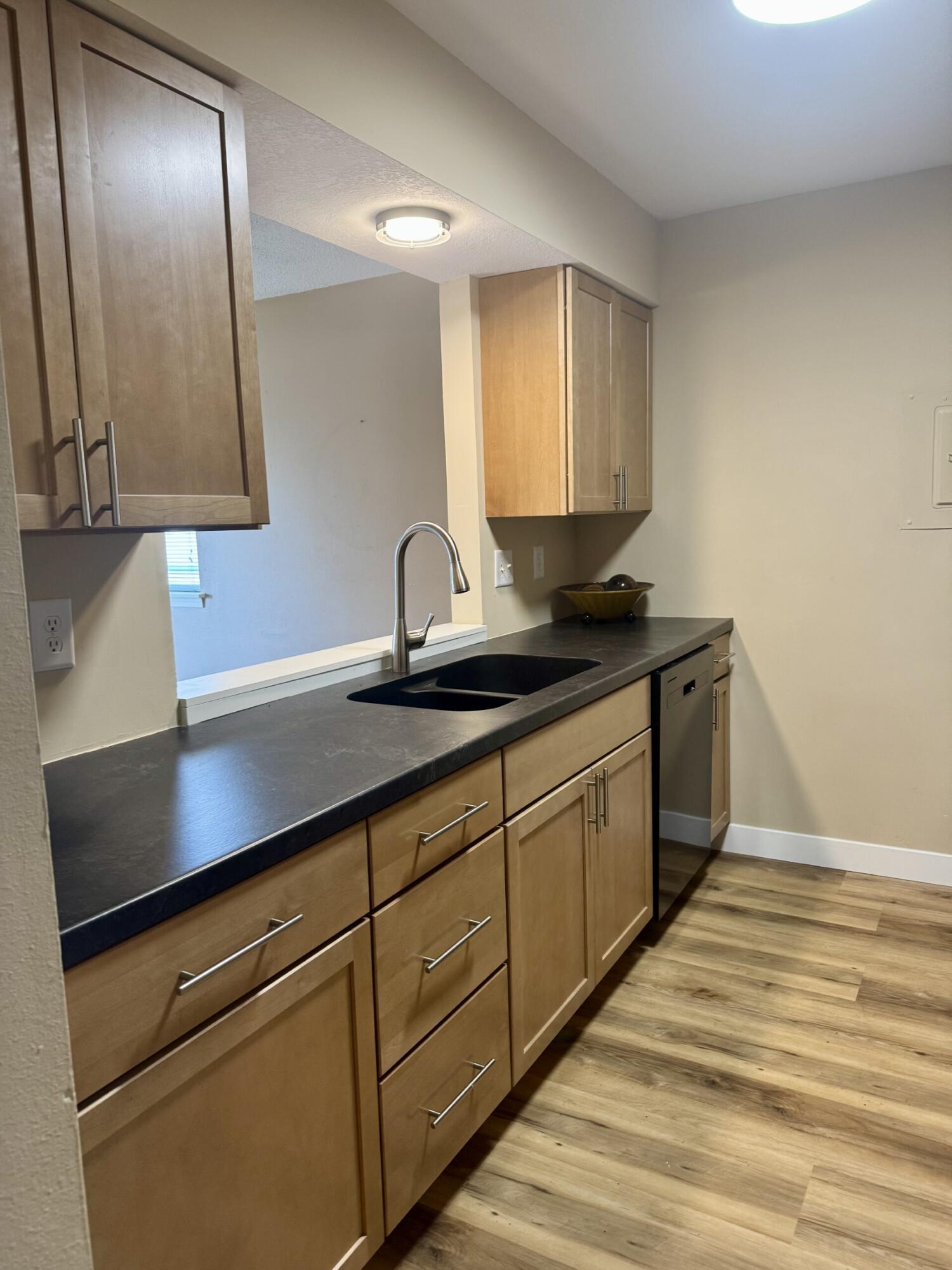 7 Diego Ct Apt B Property Photo 6