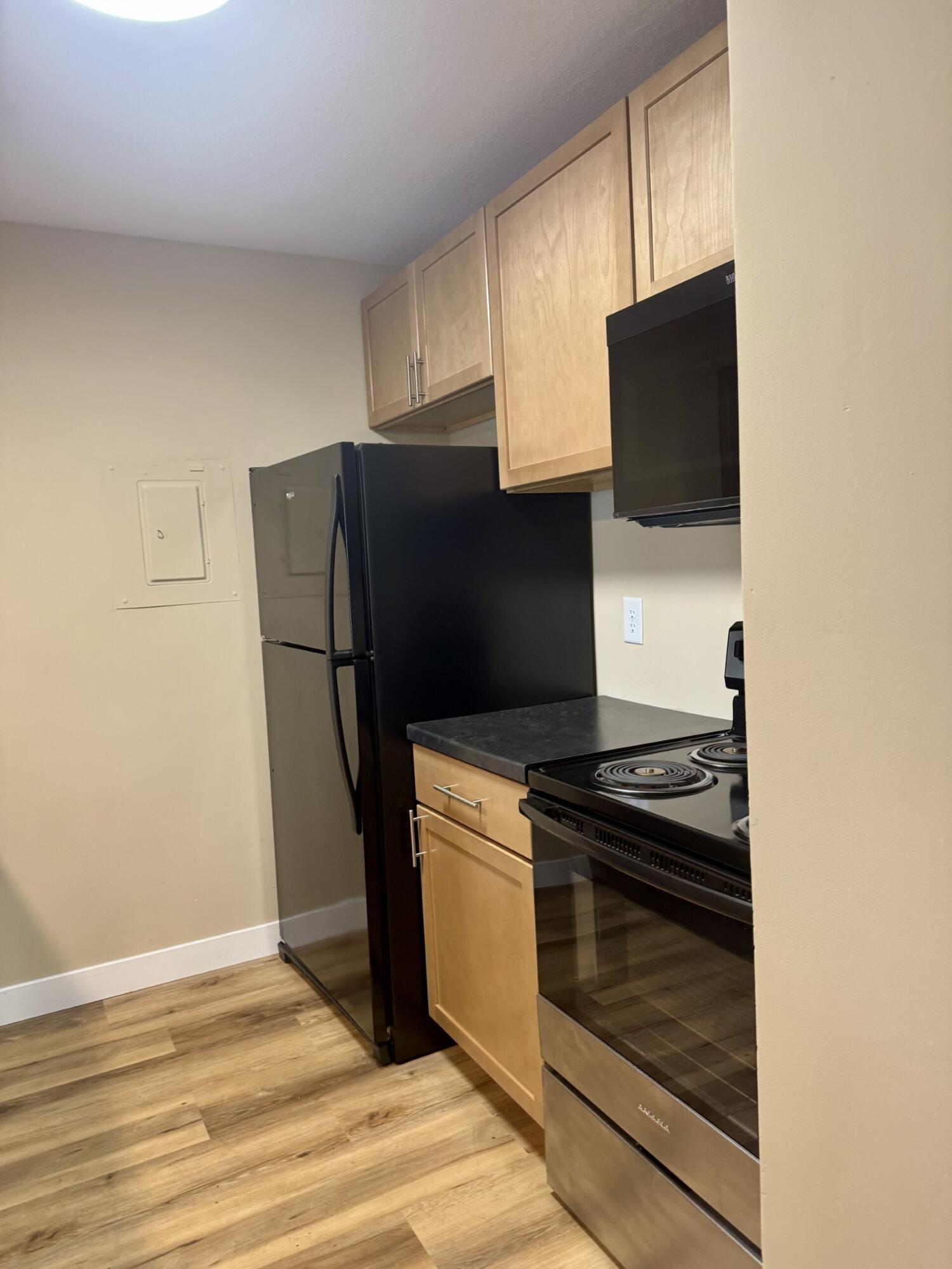 7 Diego Ct Apt B Property Photo 8