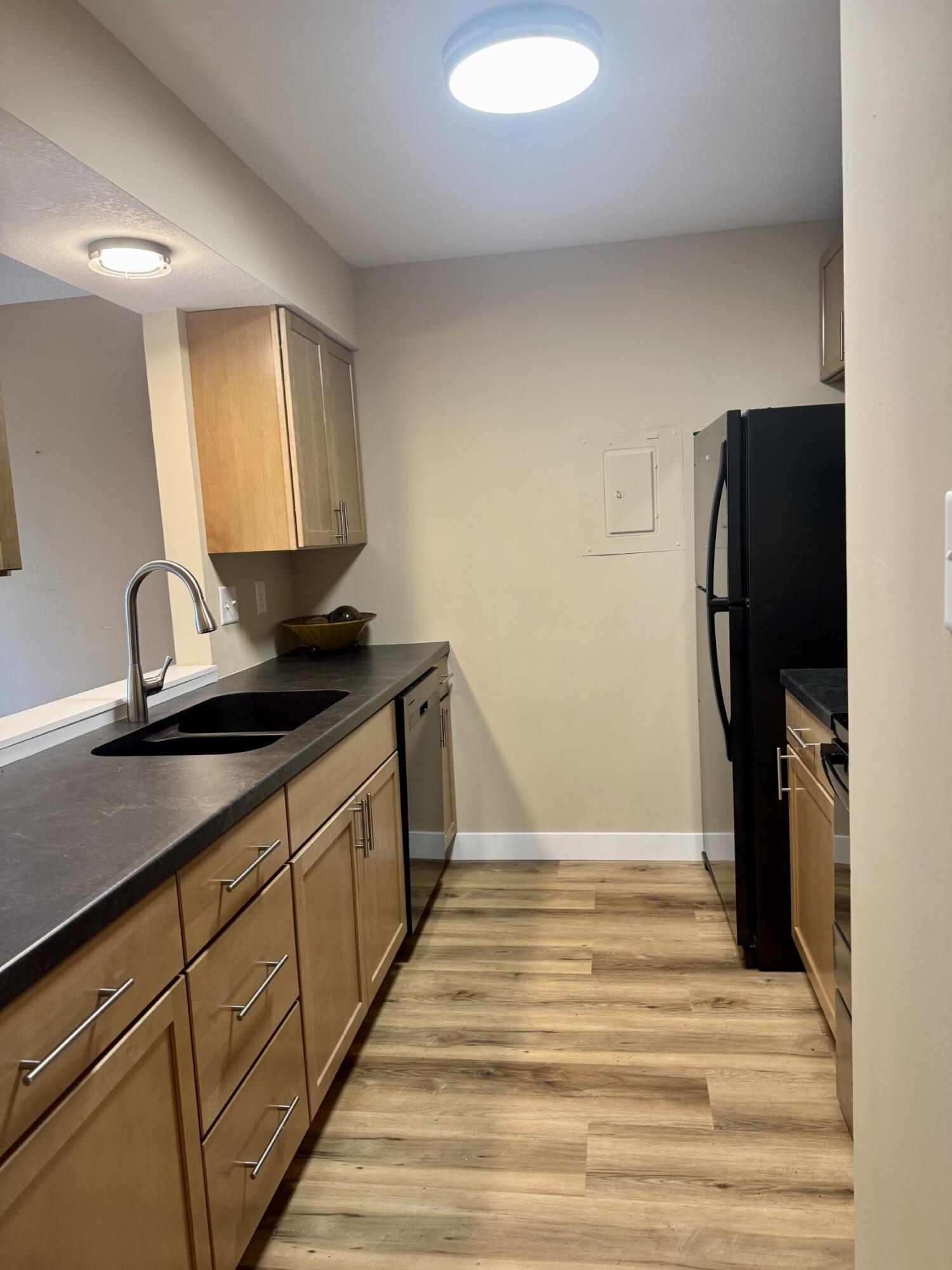 7 Diego Ct Apt B Property Photo 9