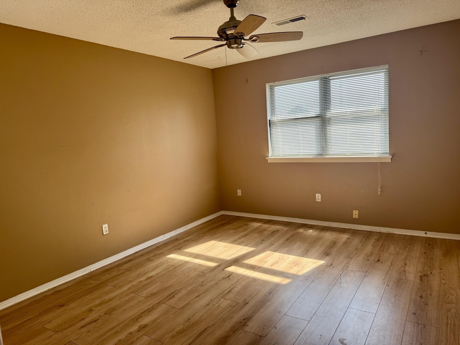 7 Diego Ct Apt B Property Photo 11