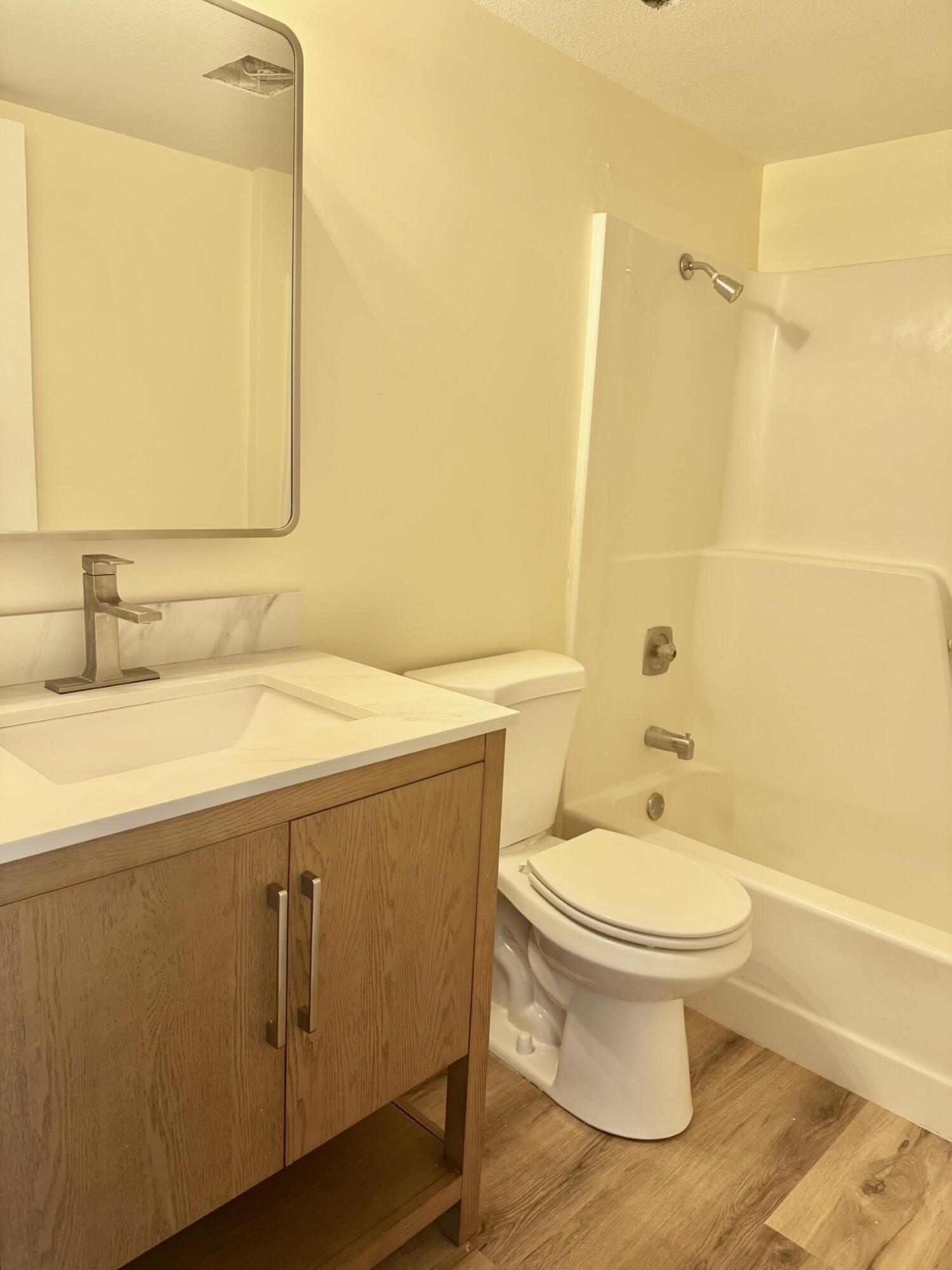 7 Diego Ct Apt B Property Photo 13