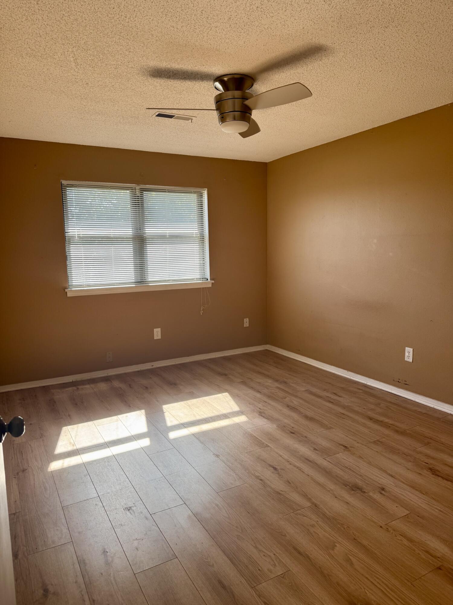 7 Diego Ct Apt B Property Photo 15