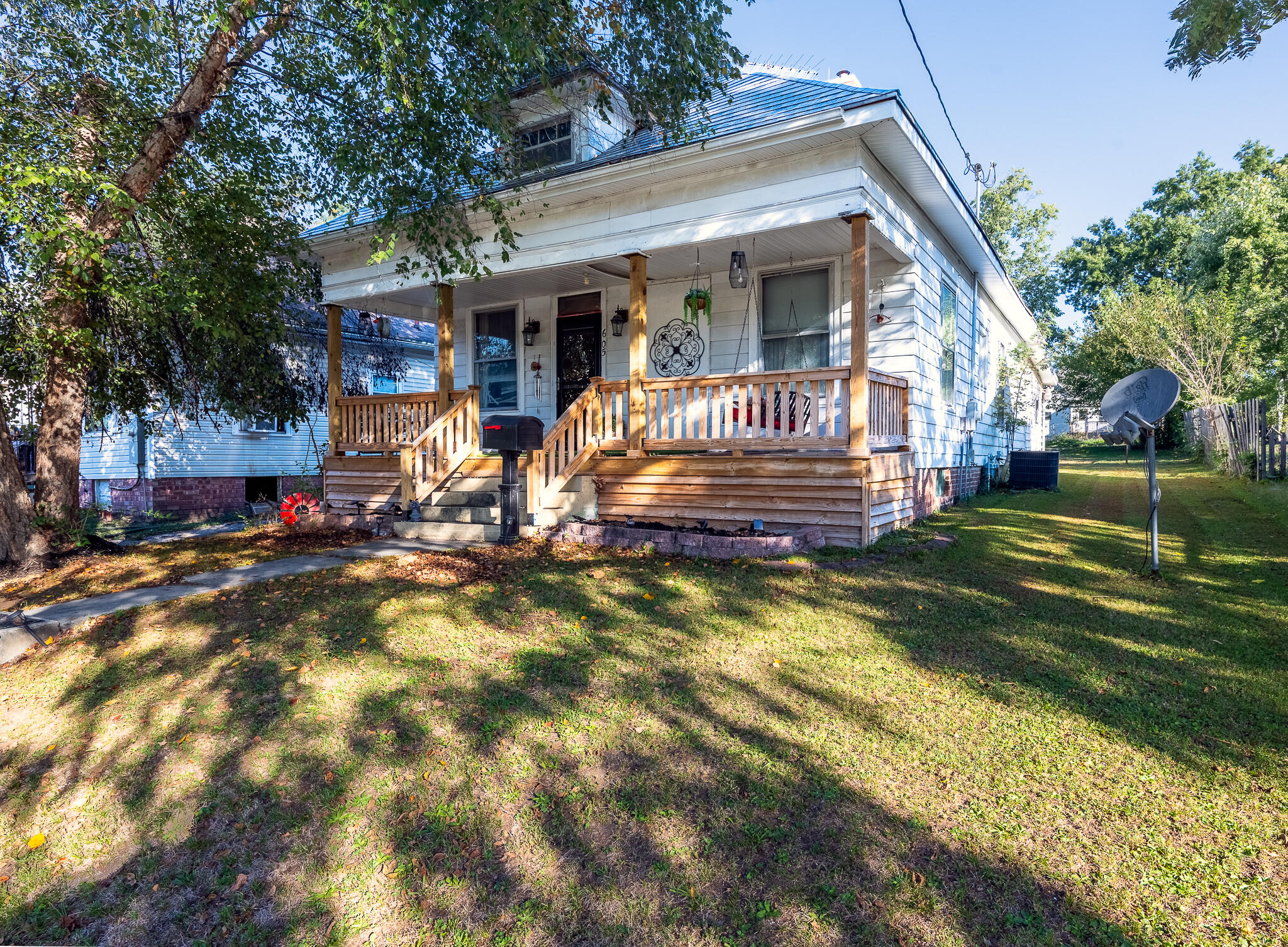 605 Farror St Property Photo 2