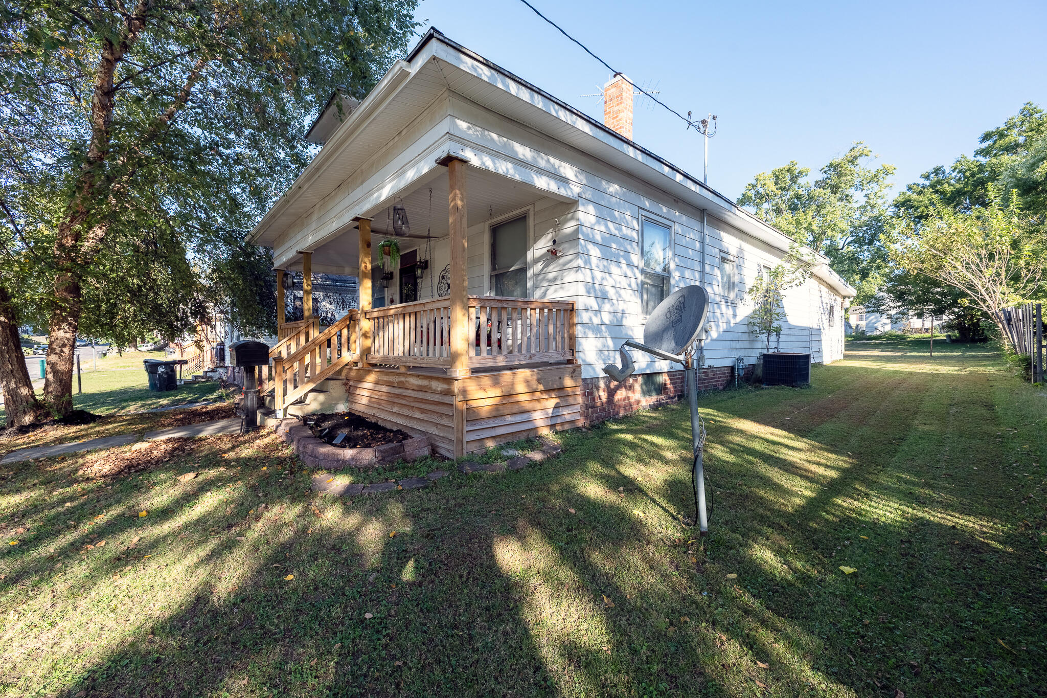 605 Farror St Property Photo 3