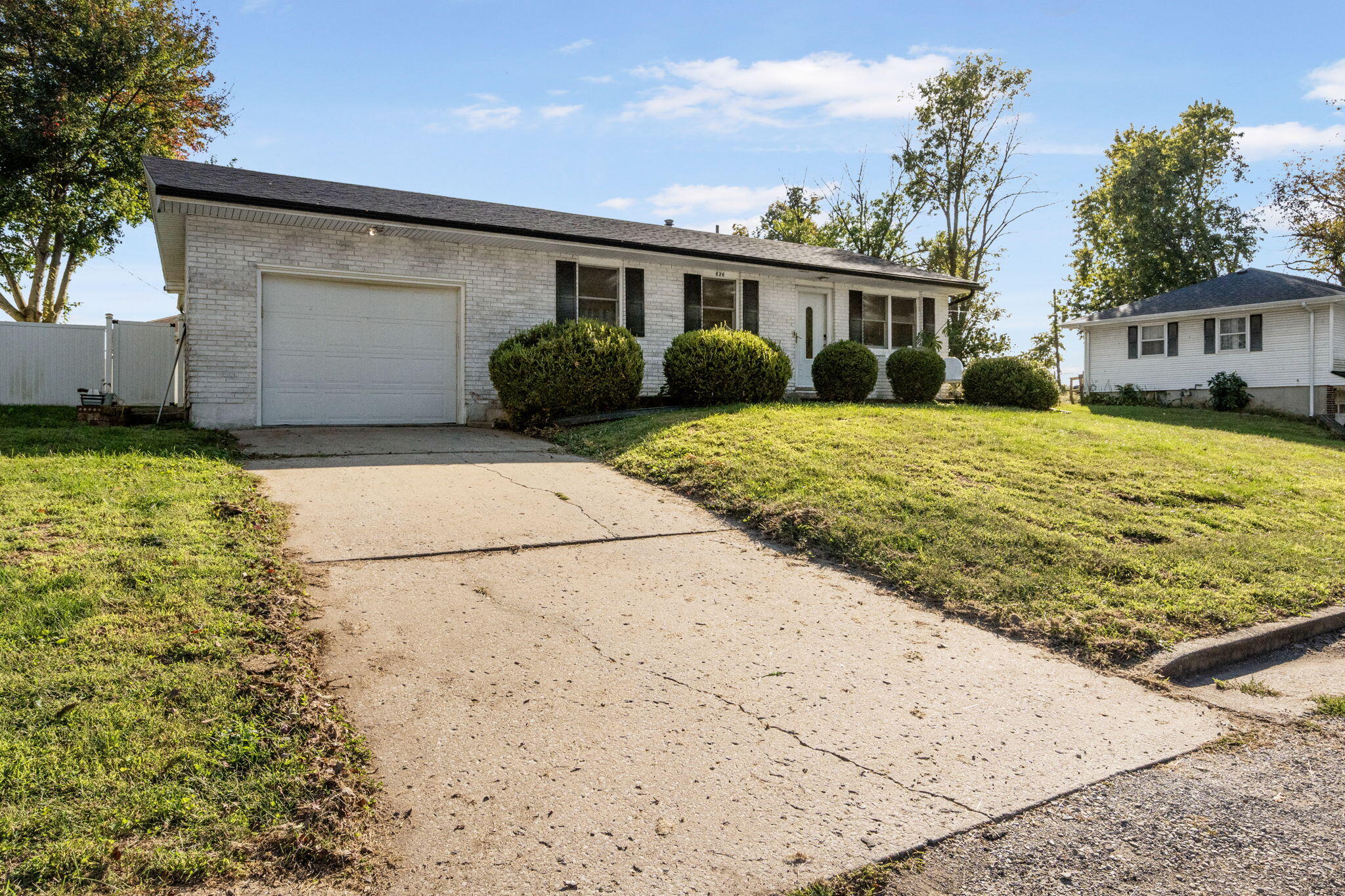 426 Cobb Ln Property Photo 1