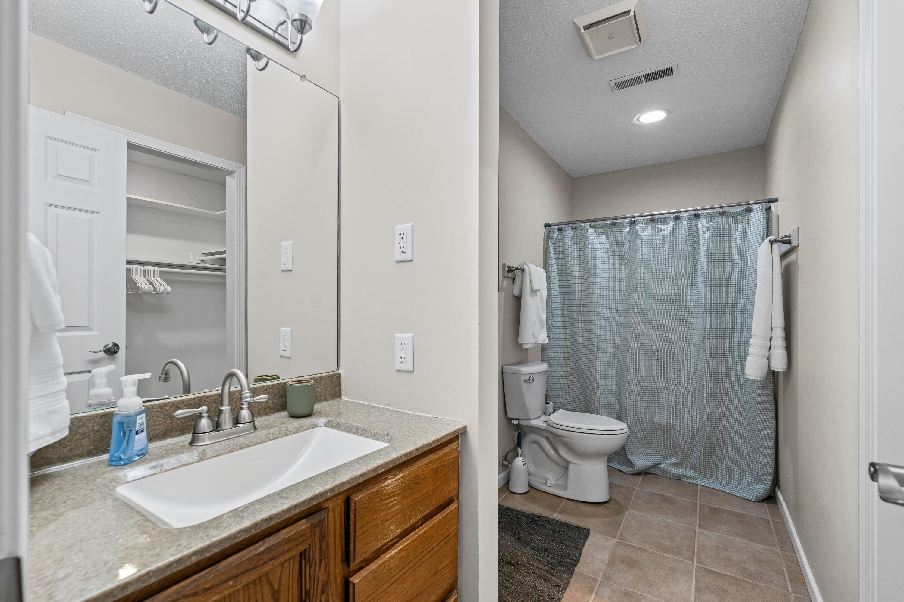 104 E Green Meadows Rd Property Photo 8
