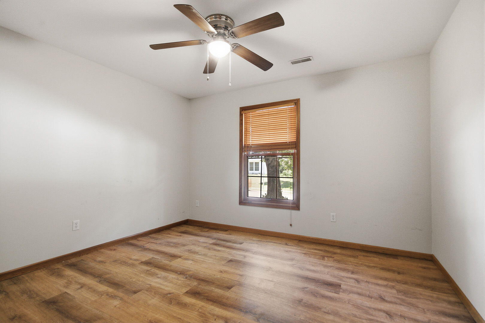 409 Cedar Ln Property Photo 25