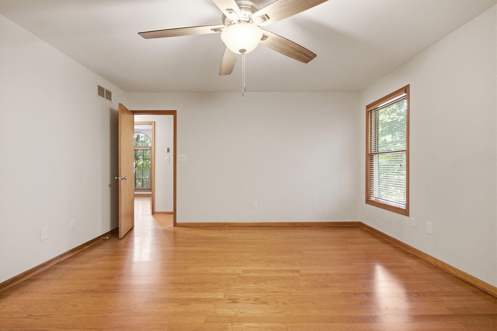 409 Cedar Ln Property Photo 32