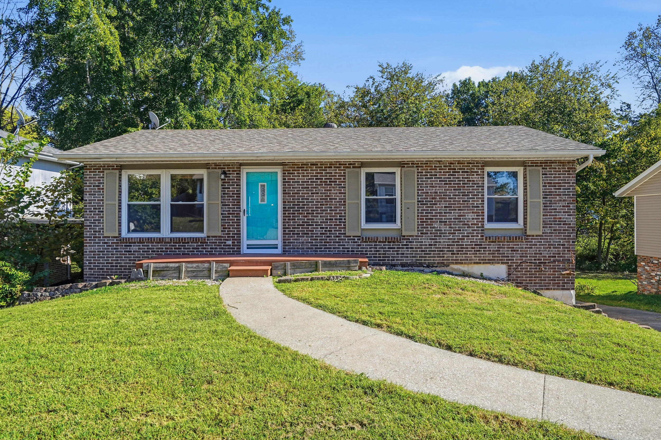 1627 Westview Dr Property Photo 1