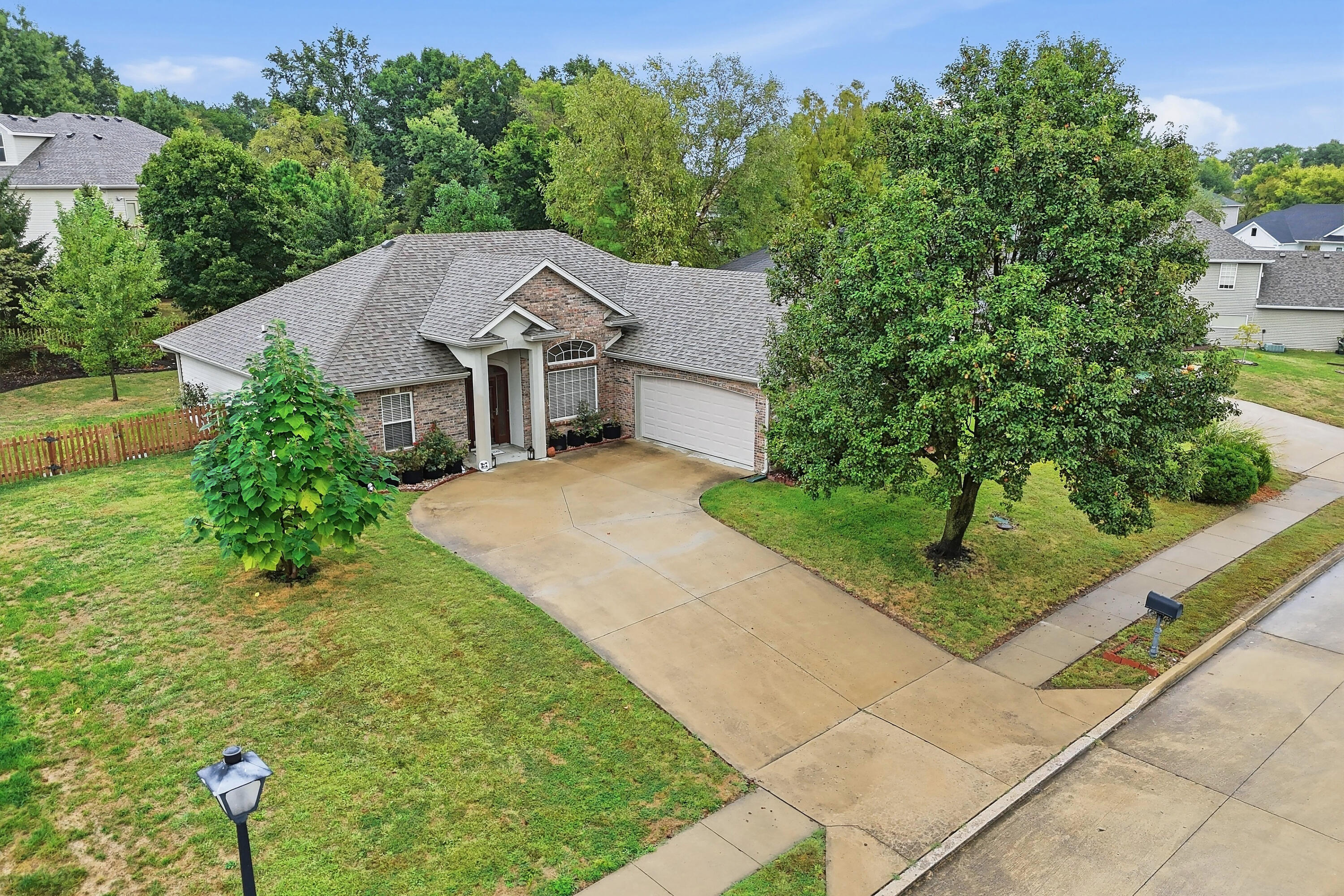 2503 Longview Dr Property Photo 1