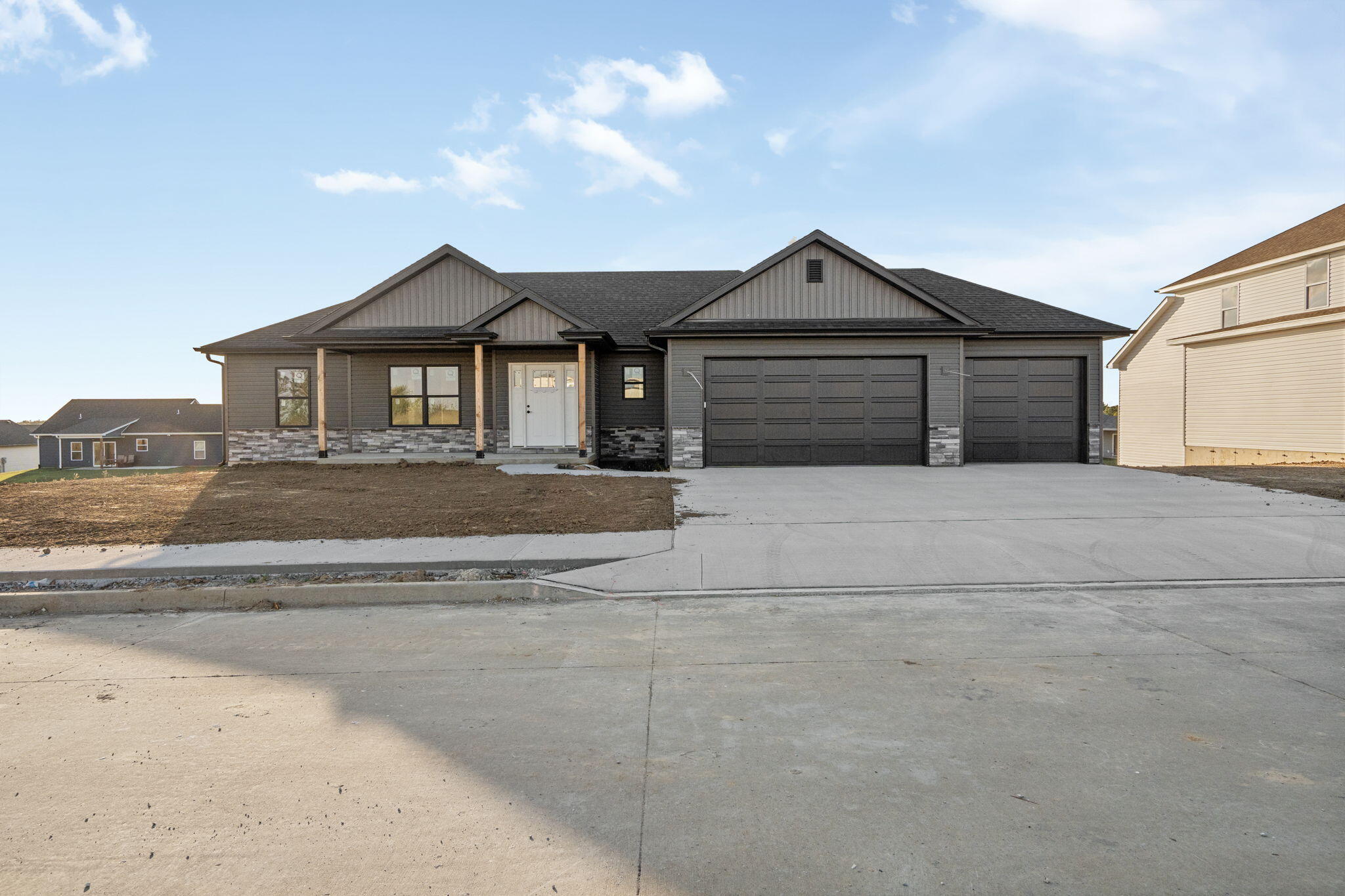 2471 Fox Hollow Dr Property Photo 1