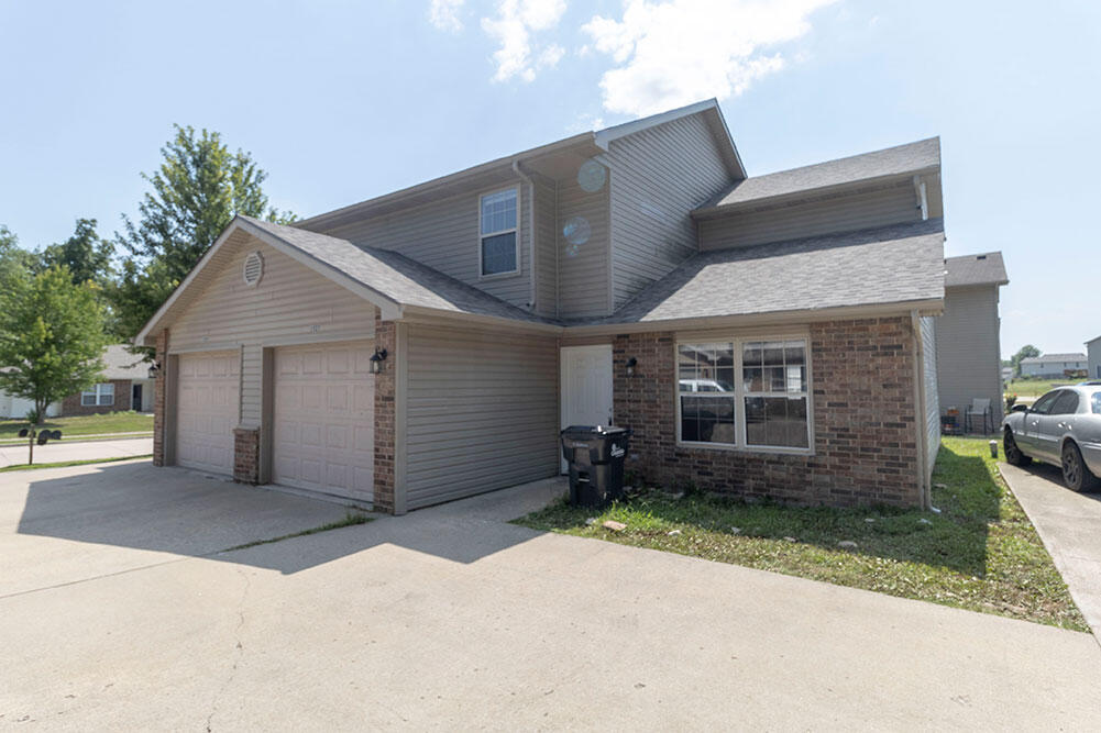 1527 BODIE DR Property Photo 1