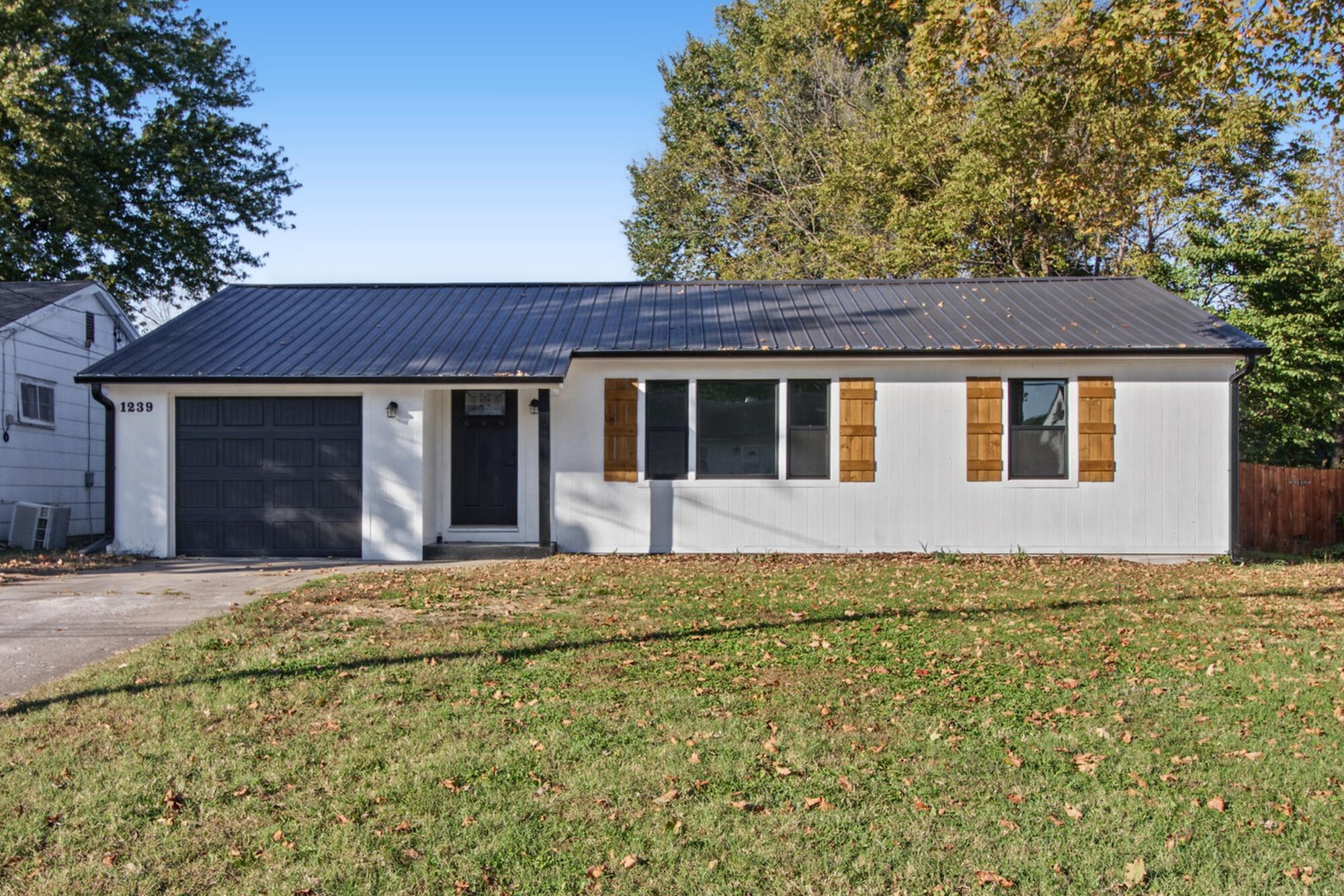 1239 MAPLE ST Property Photo 1
