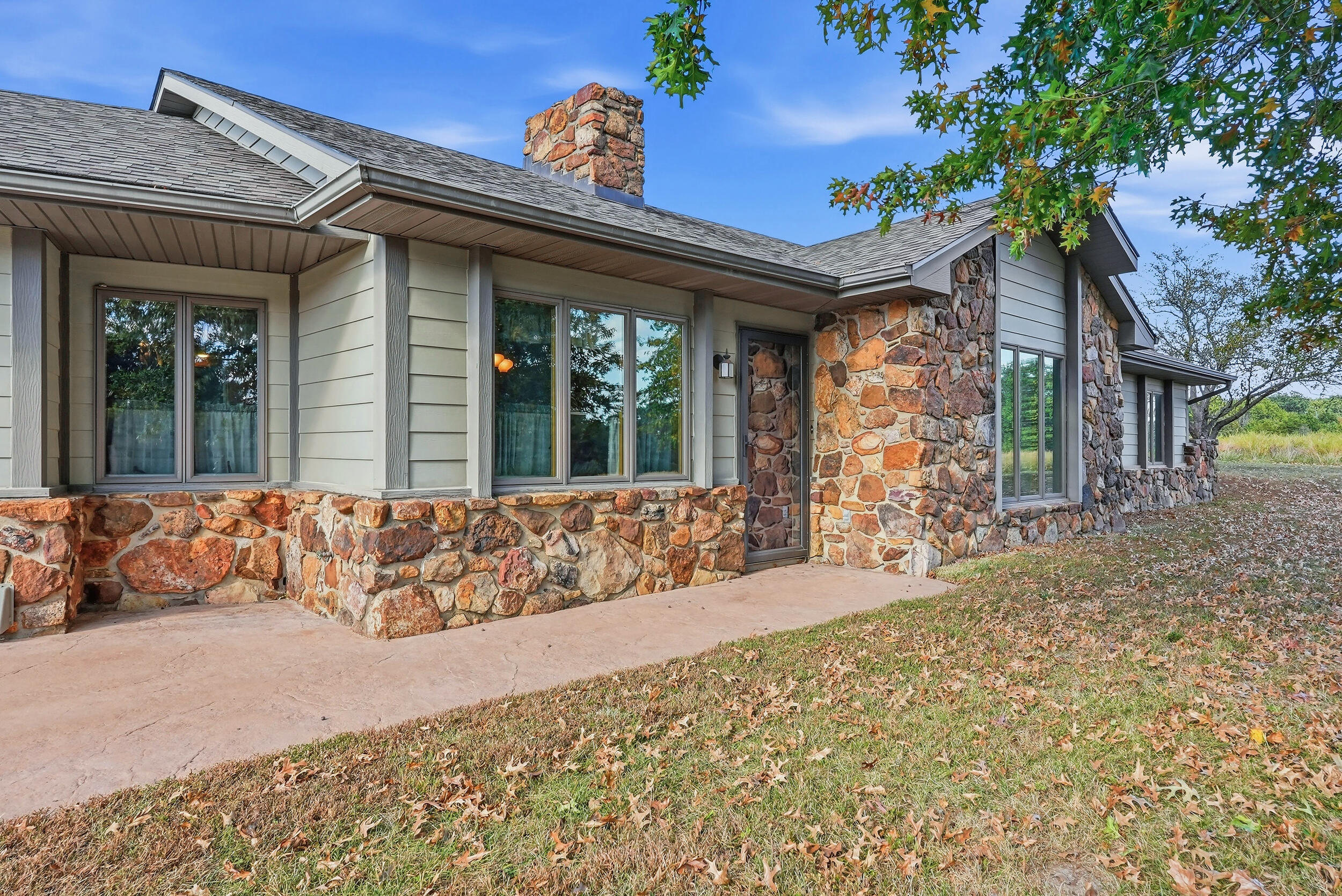 7801 E Route Y Property Photo 1