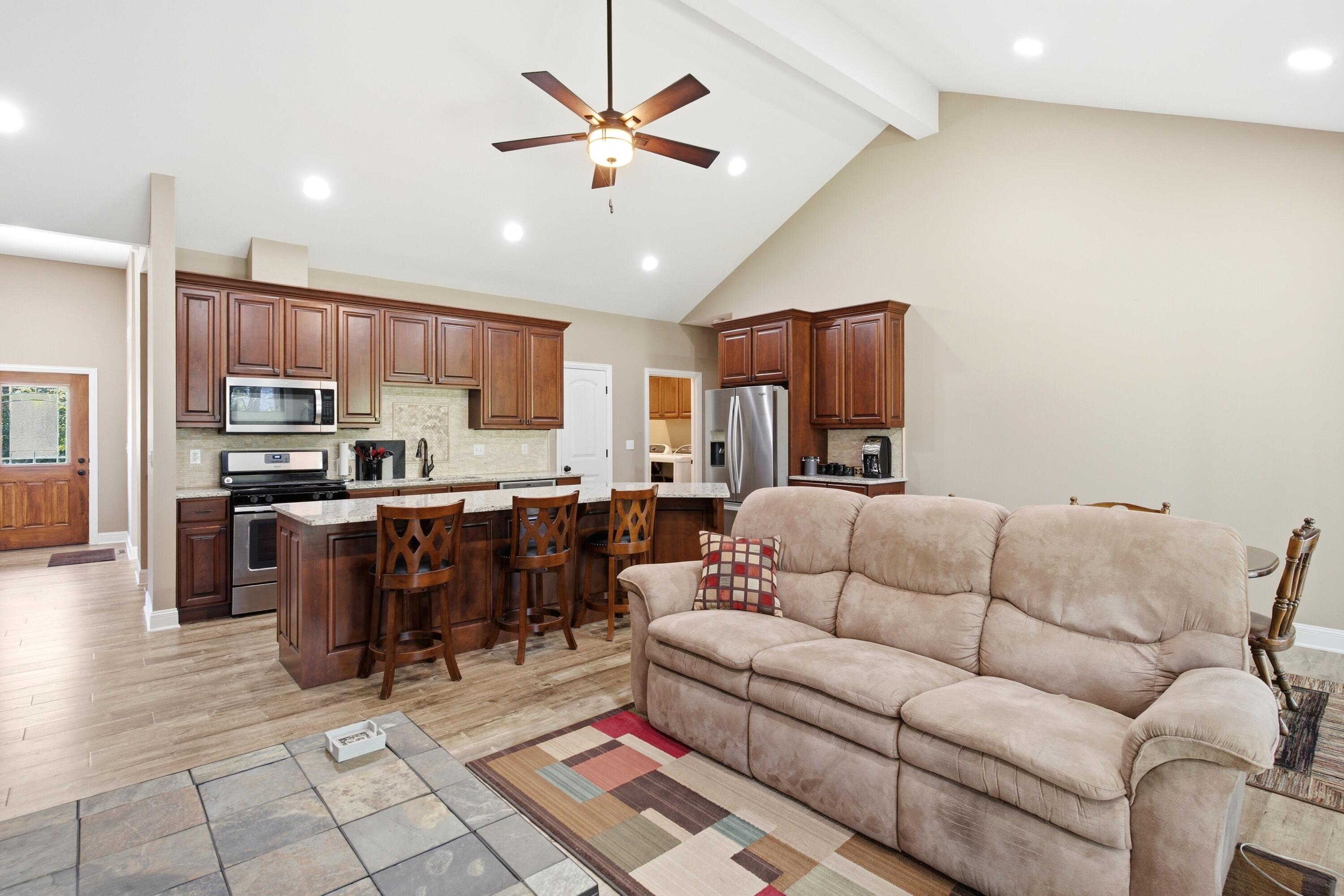 5105 Fabian Ln Property Photo 7