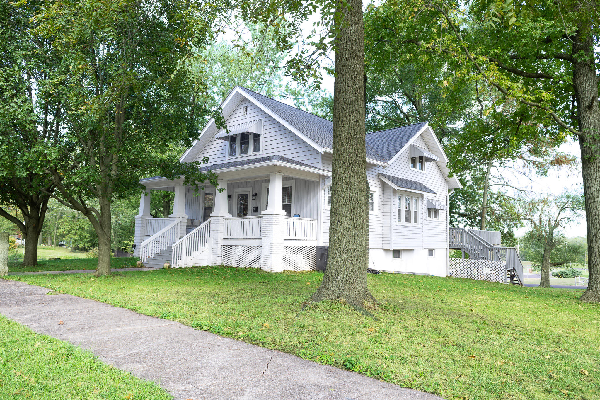904 Woodlawn St Property Photo 1
