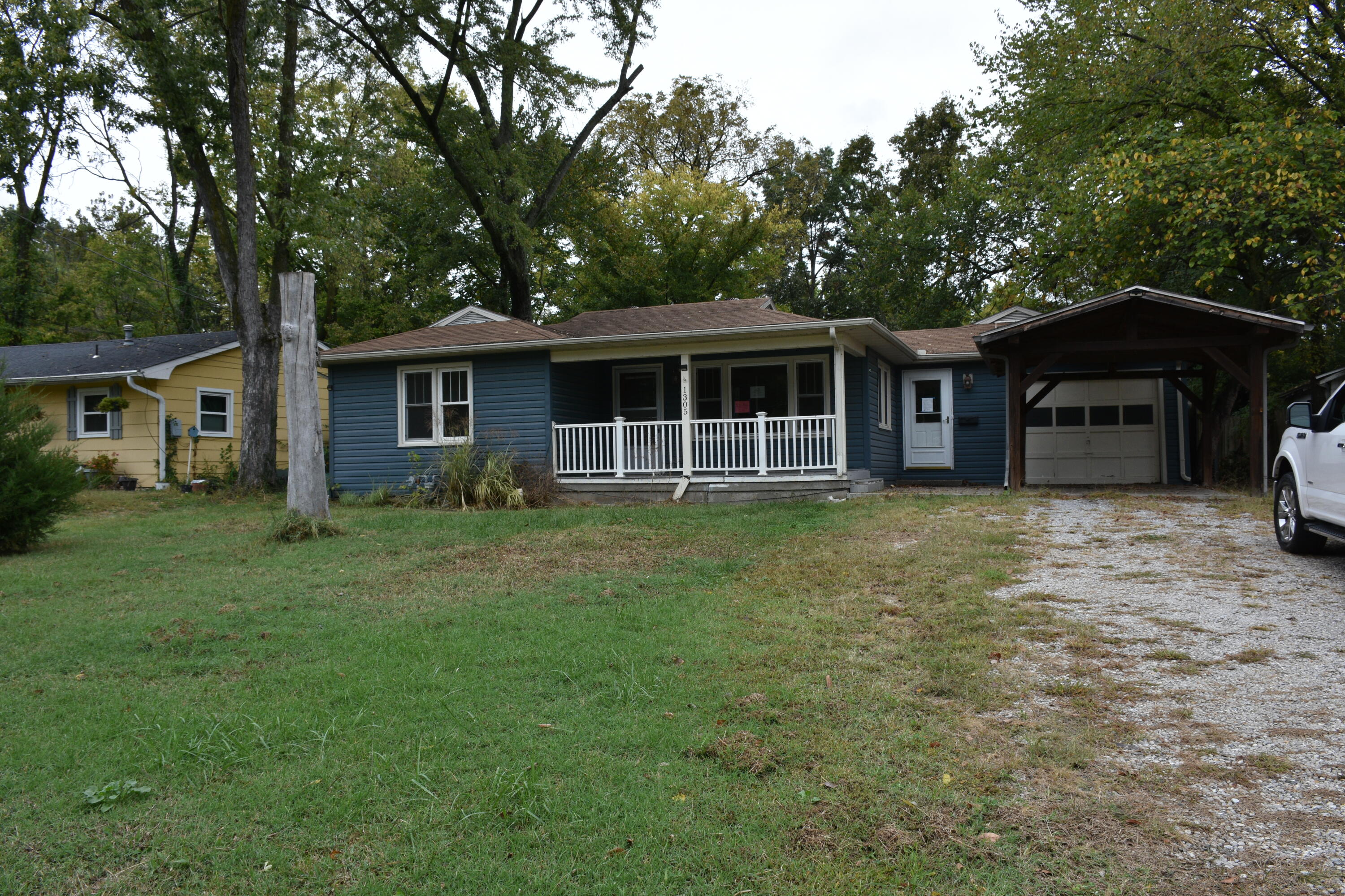 1305 W Ash St Property Photo 1