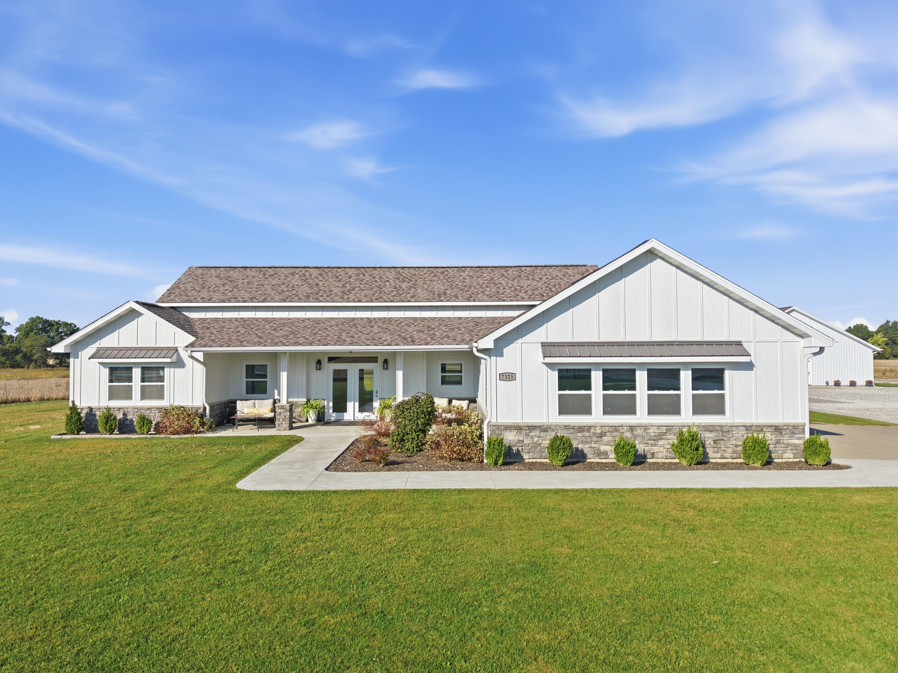 7325 N Route Z Property Photo 1