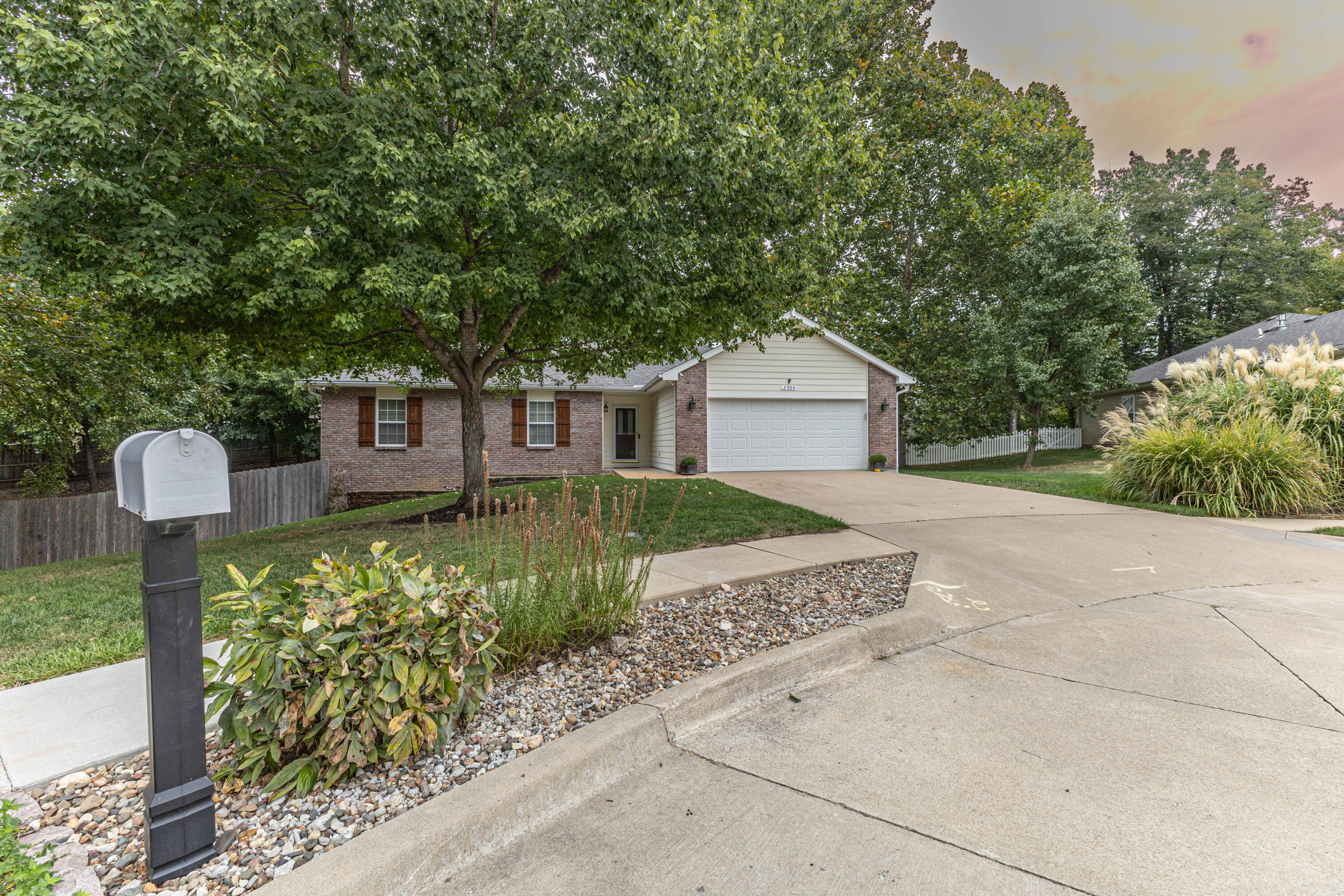 2904 Creekside Ct Property Photo 2
