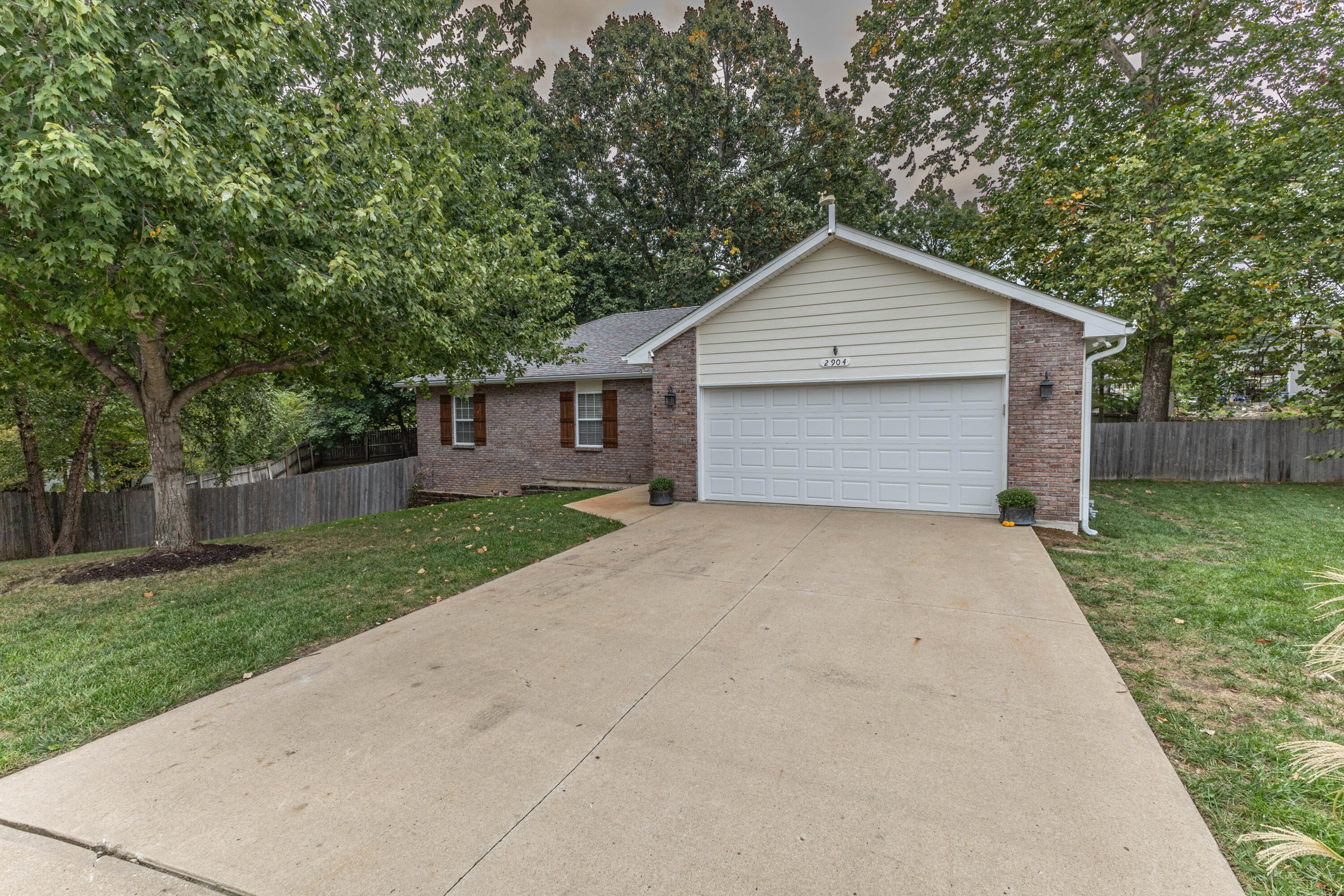 2904 Creekside Ct Property Photo 3