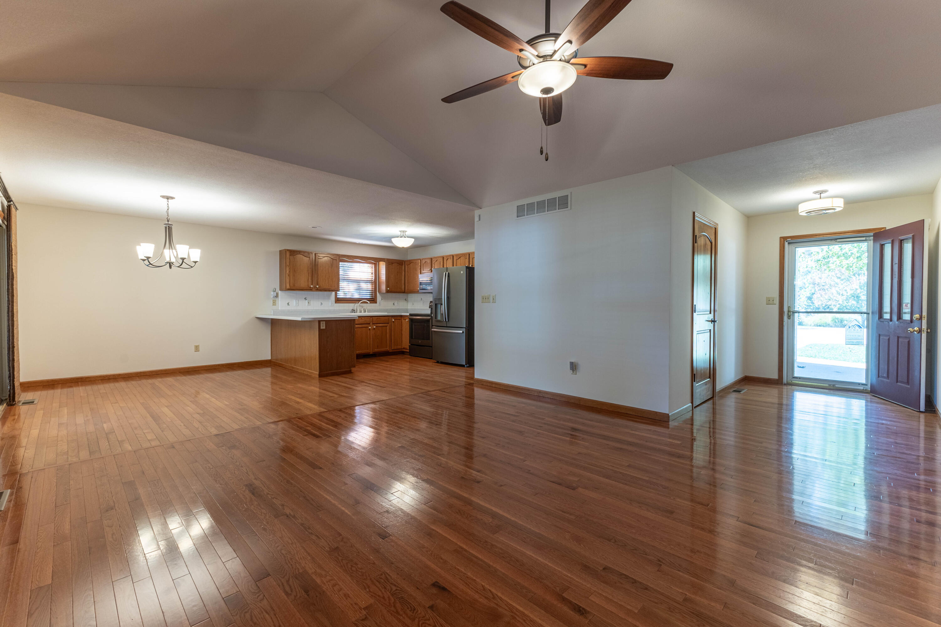 2904 Creekside Ct Property Photo 8