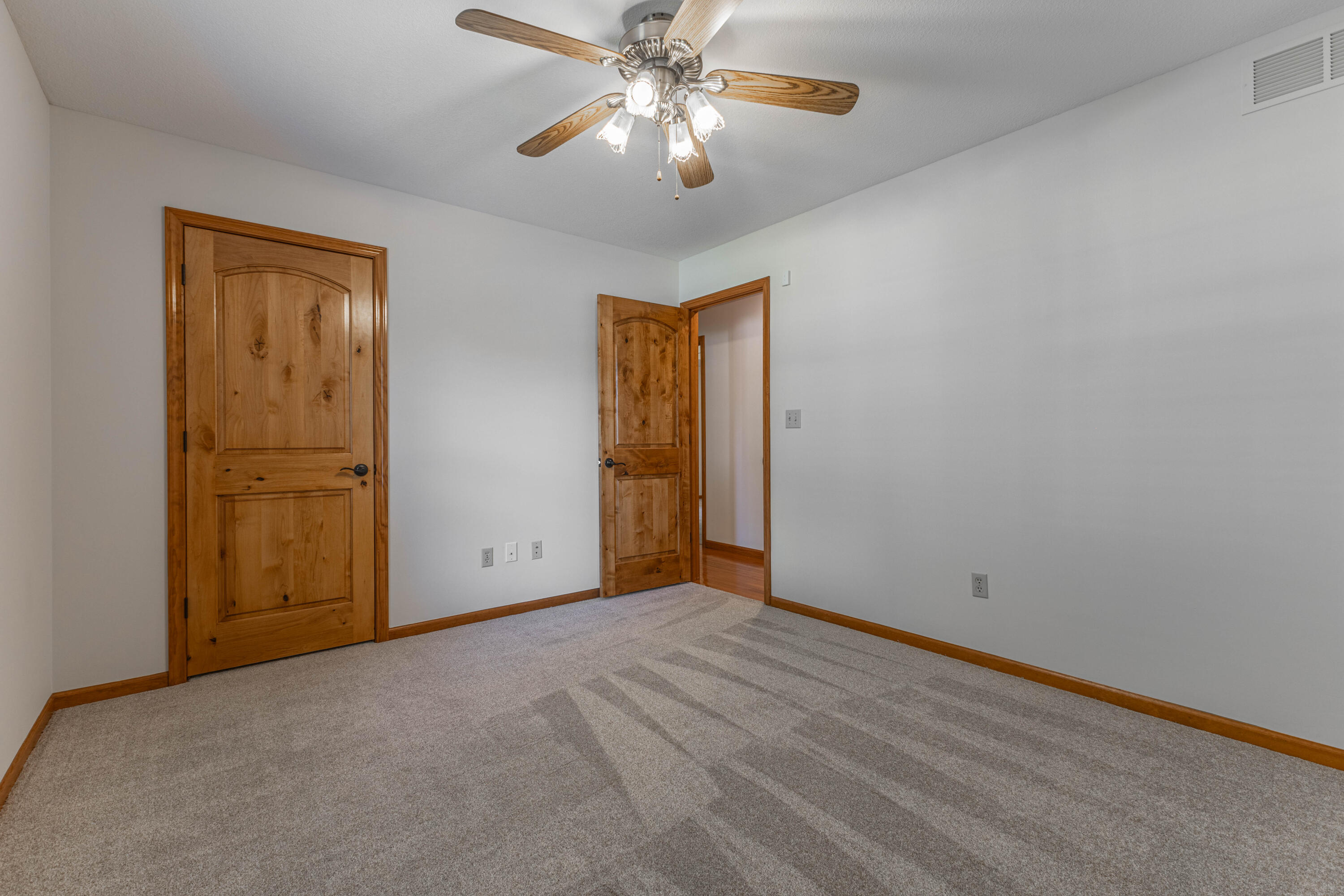 2904 Creekside Ct Property Photo 20