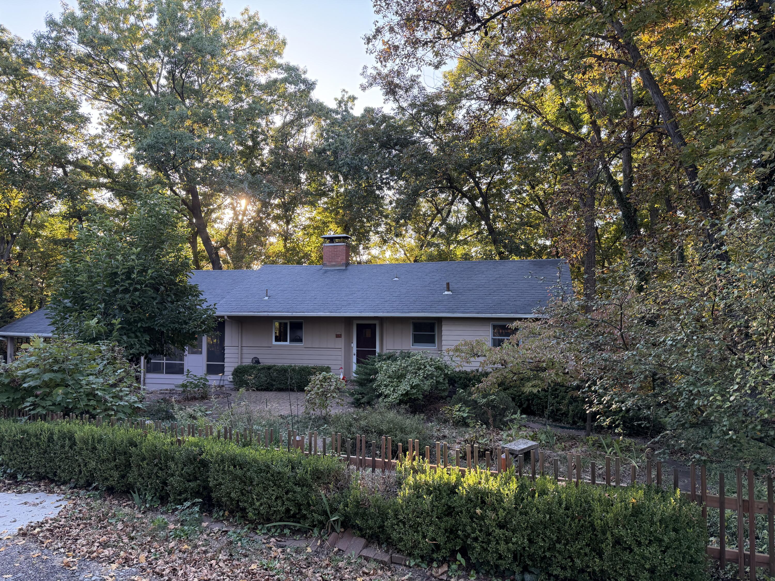705 Hilltop Dr Property Photo 1