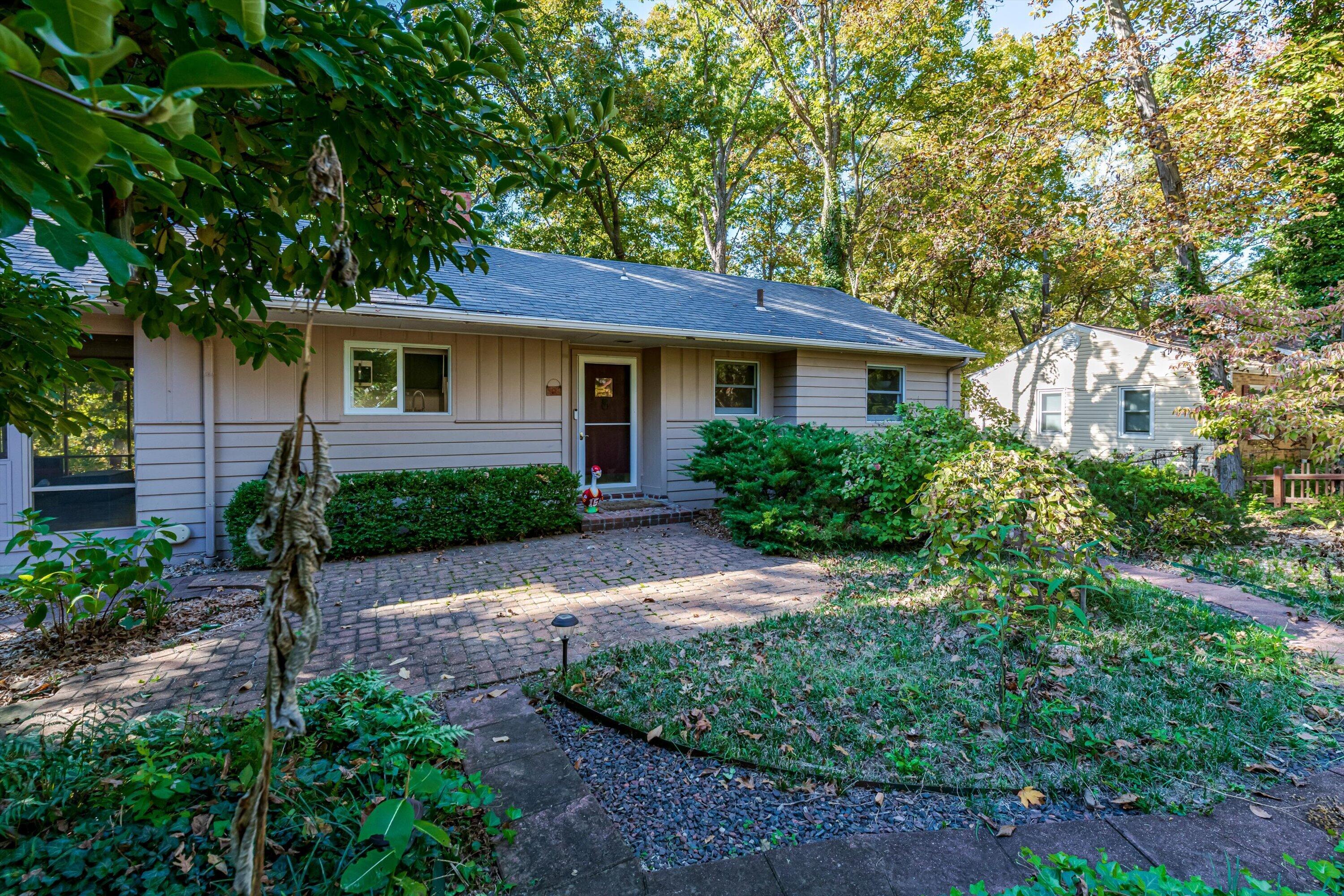 705 Hilltop Dr Property Photo 1