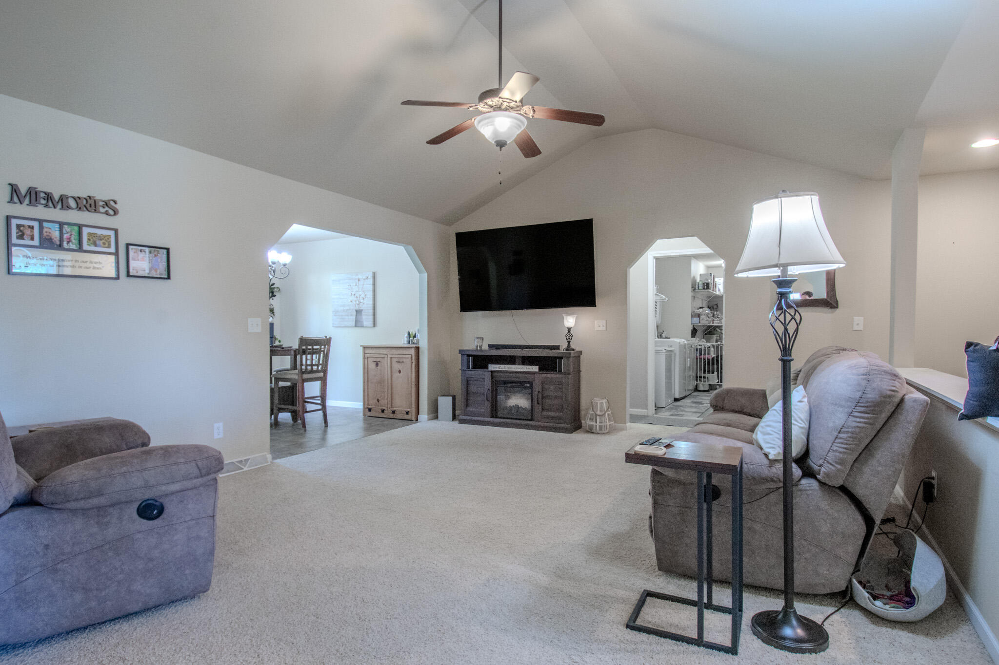 2057 Beelman Rd Property Photo 7
