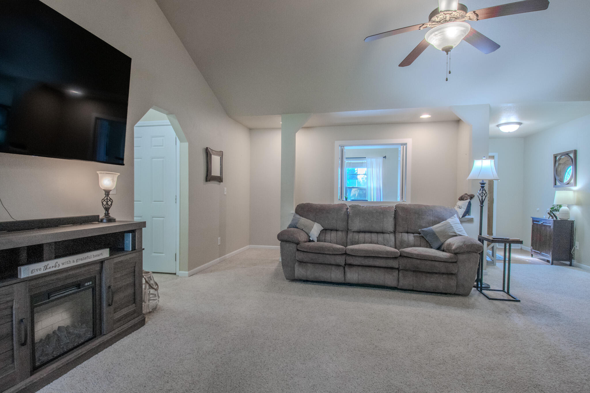 2057 Beelman Rd Property Photo 8