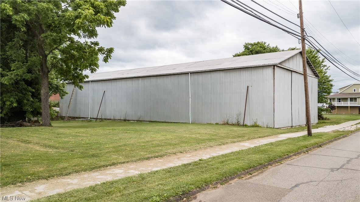 Front Street Property Photo 2