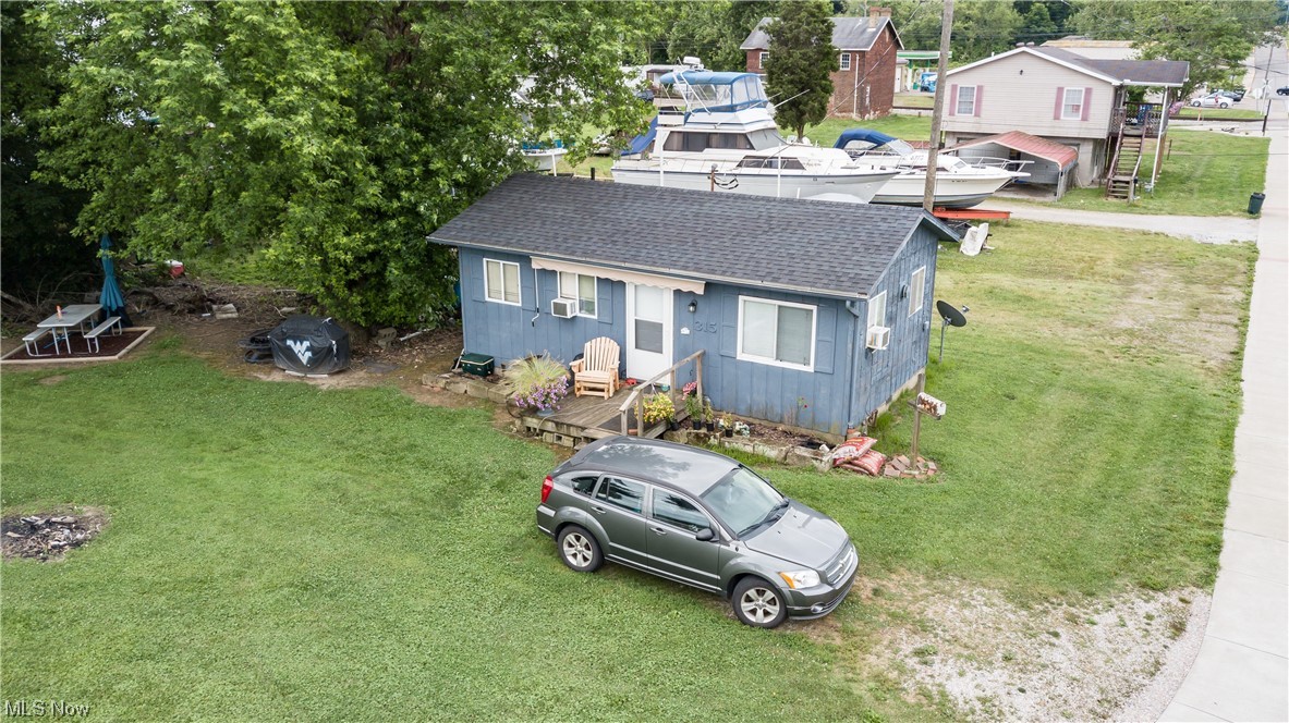 Front Street Property Photo 6
