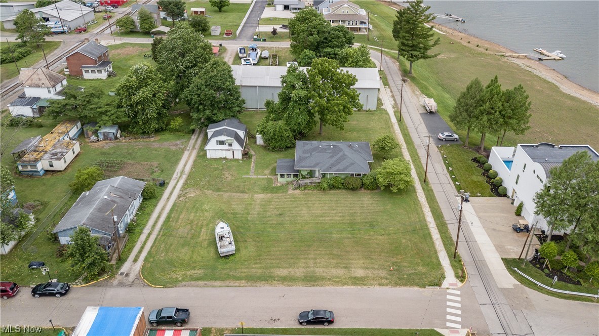 Front Street Property Photo 8