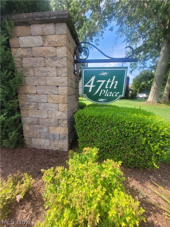 405 47th Place Property Photo 2