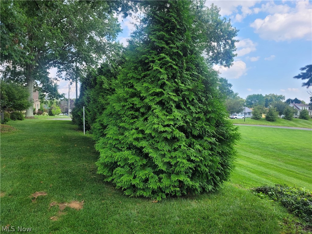 405 47th Place Property Photo 3